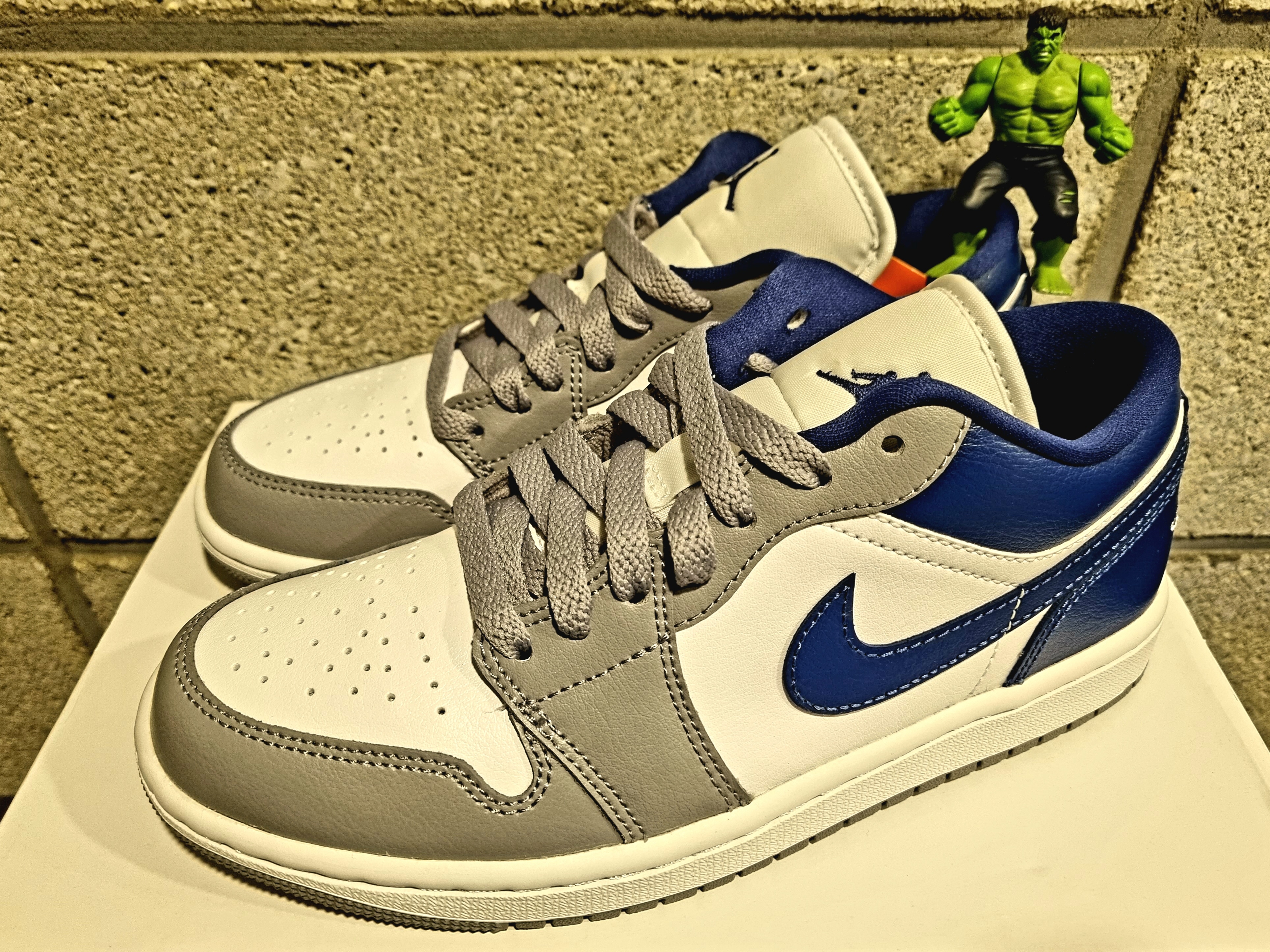 (W) Jordan 1 Low White Grey Blue 착용 스타일 - 1