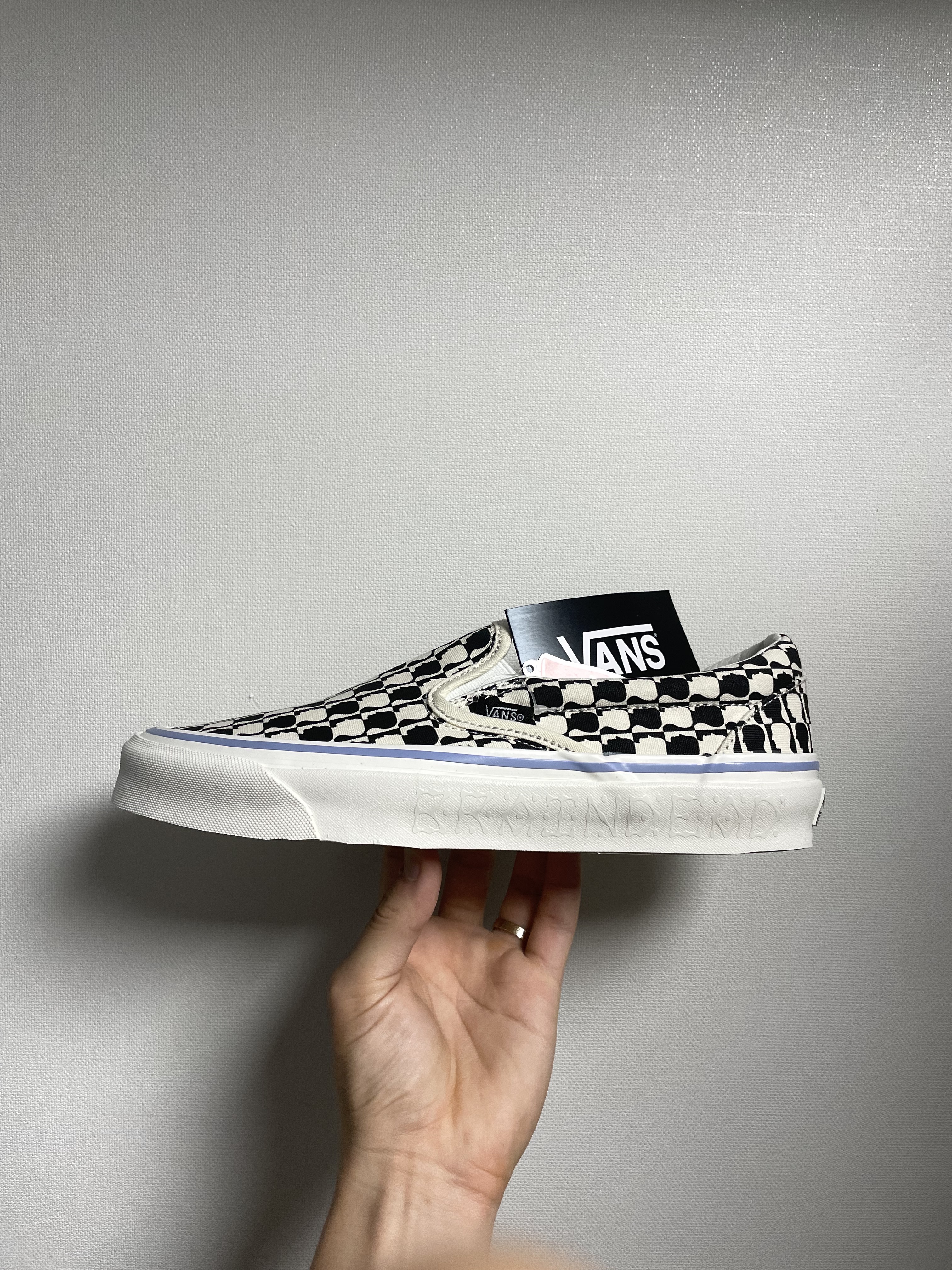 Vans Vault x Brain Dead OG Slip-On LX Black White 착용 스타일 - 1