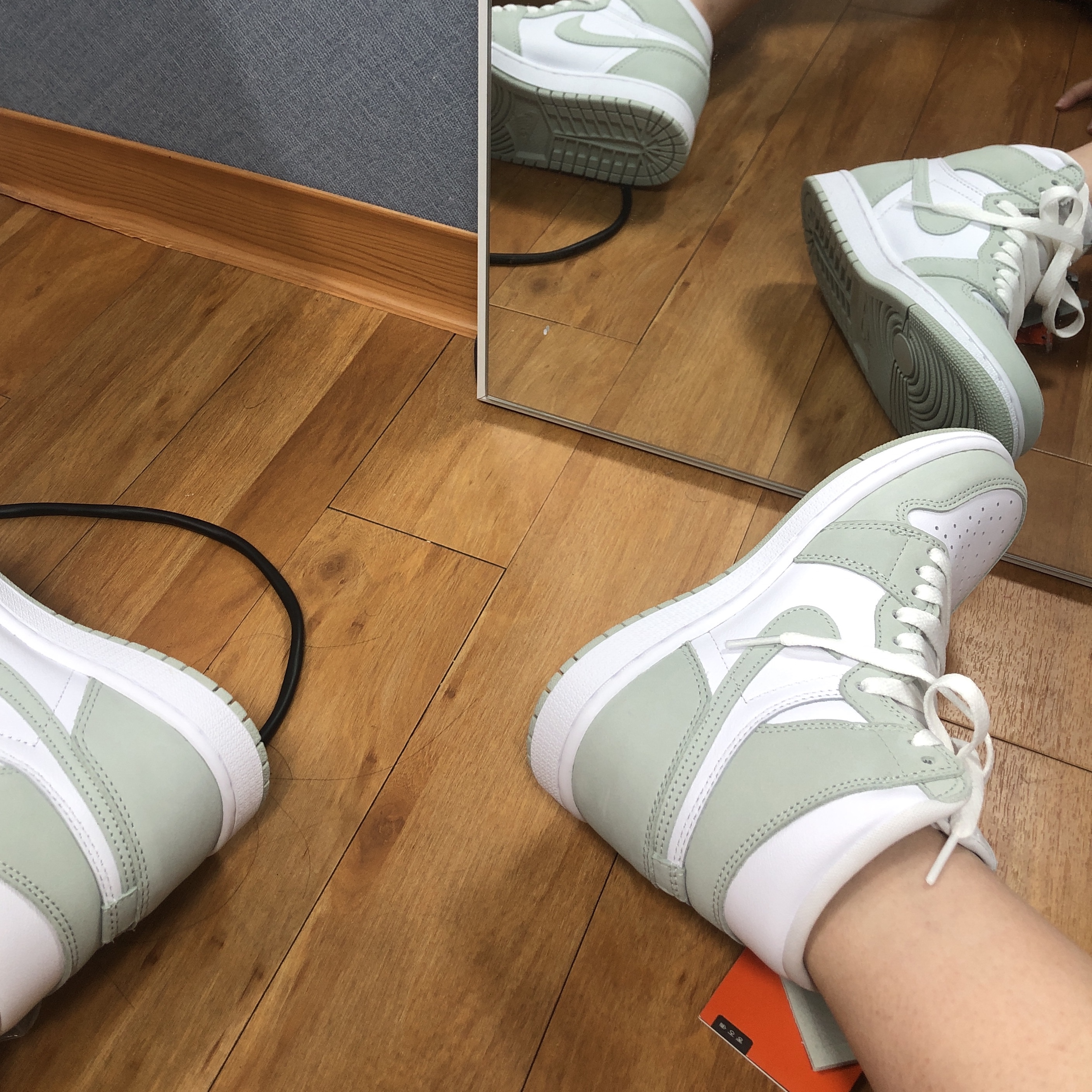 (W) Jordan 1 Retro High OG Seafoam 착용 스타일 - 2