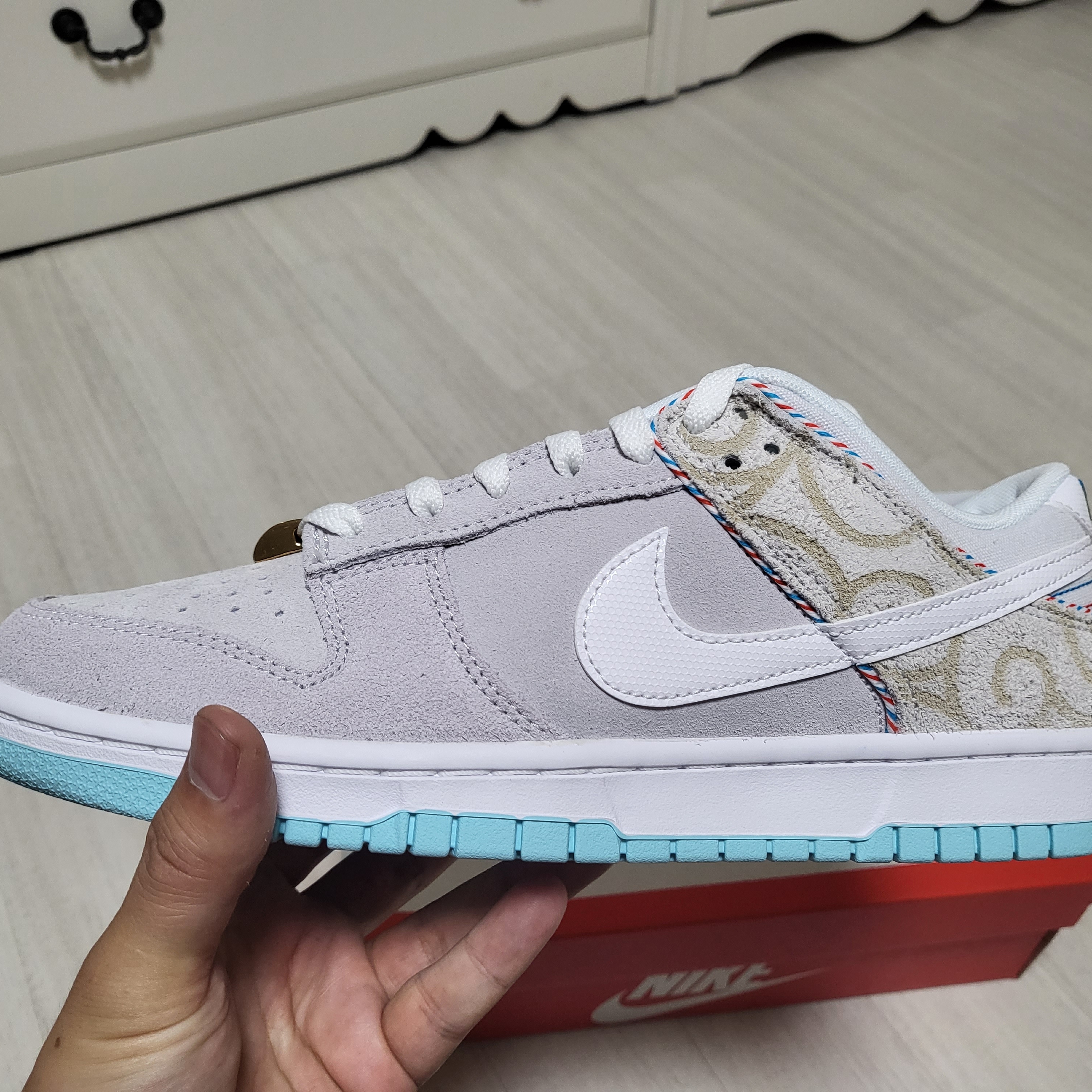 Nike Dunk Low Retro SE Barber Shop Grey 착용 스타일 - 2