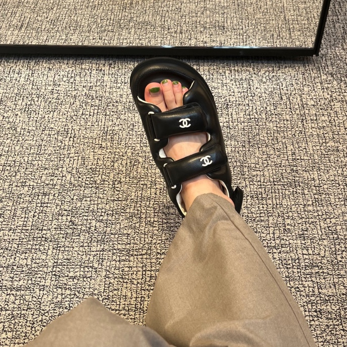 (W) Chanel Sandals Lambskin & Black 착용 스타일