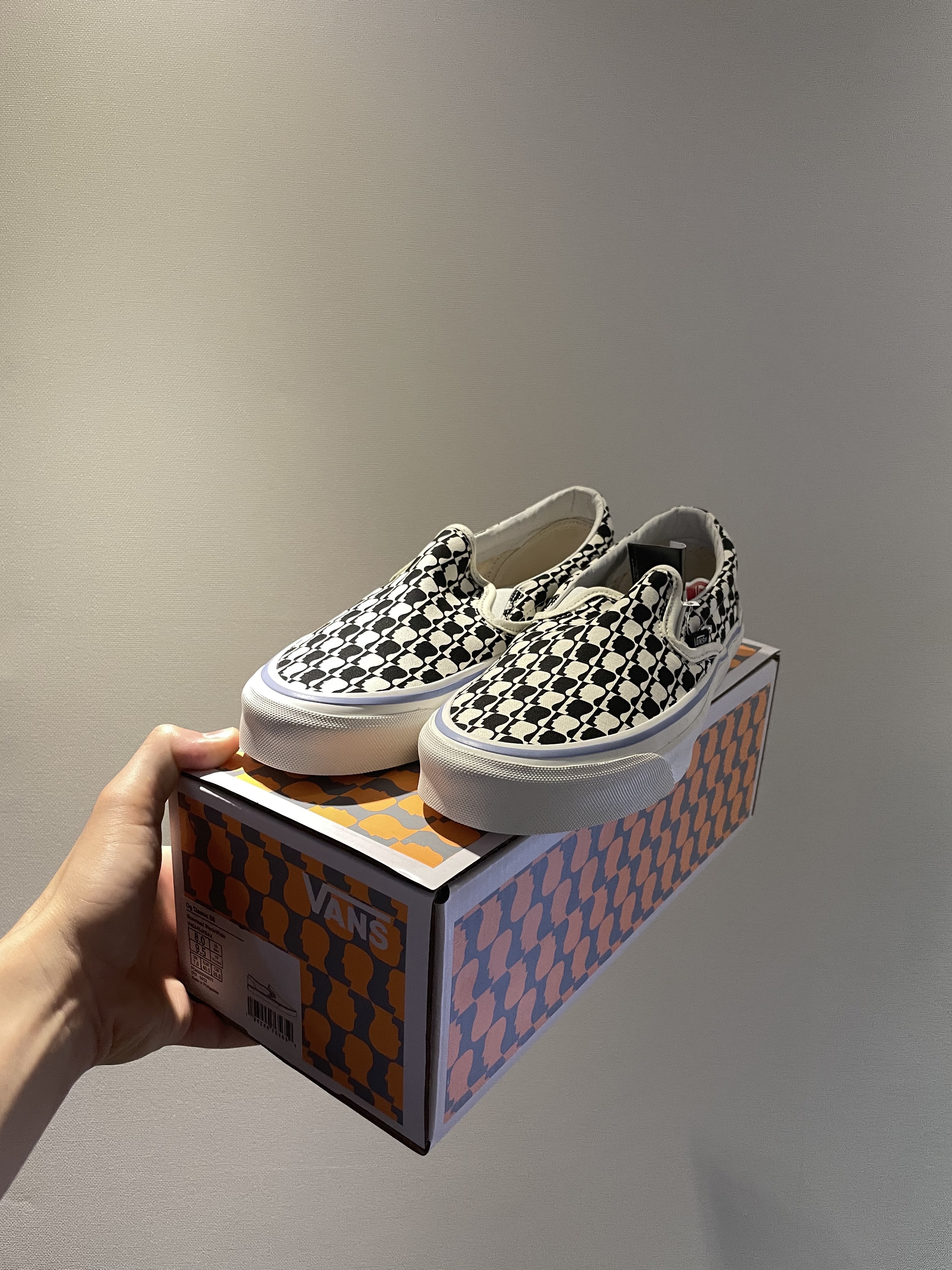 Vans Vault x Brain Dead OG Slip-On LX Black White 착용 스타일 - 5
