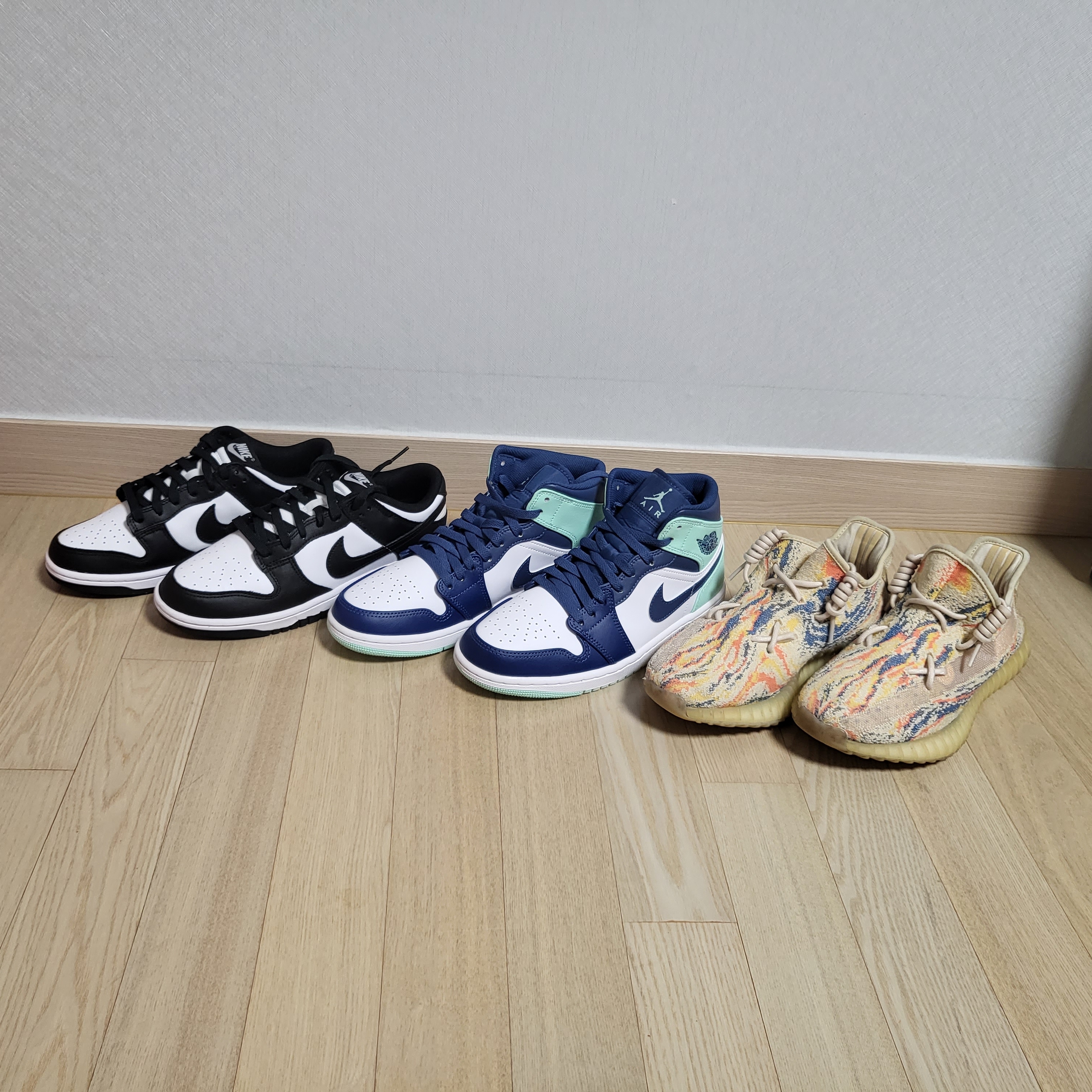 Nike Dunk Low Retro Black, Jordan 1 Mid Blue Mint 착용 스타일