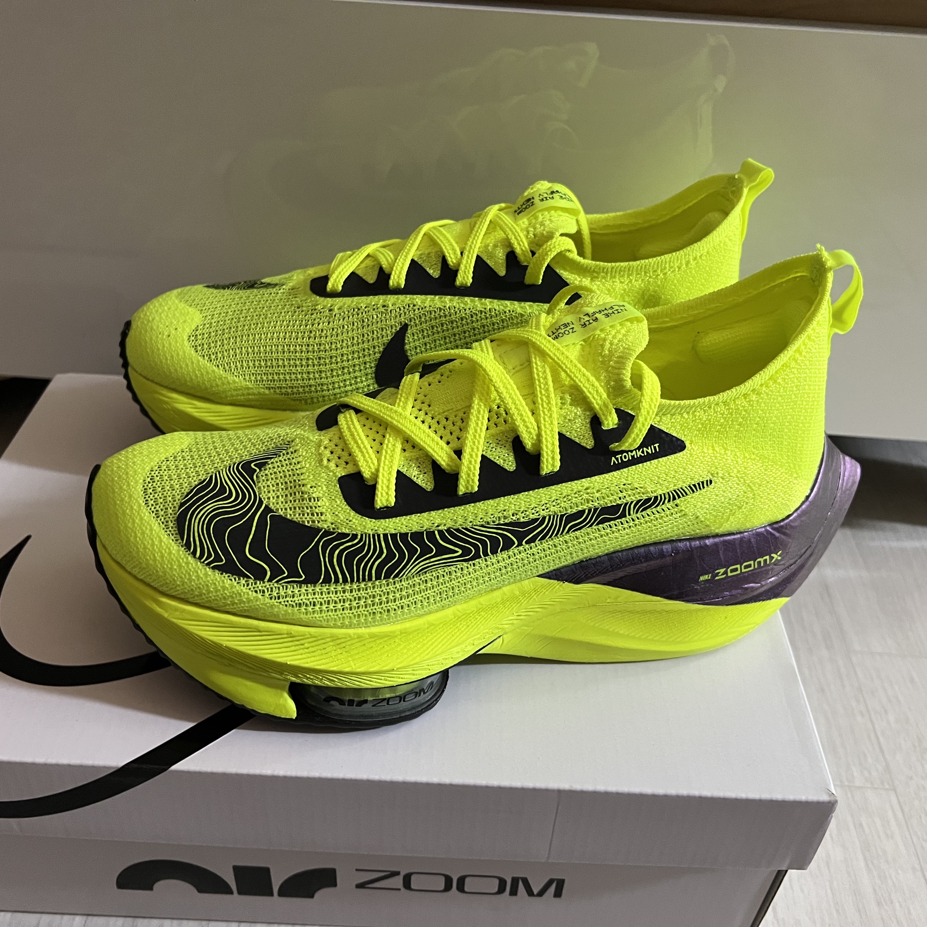 Nike Air Zoom Alphafly Next% Flyknit Volt 착용 스타일 - 2