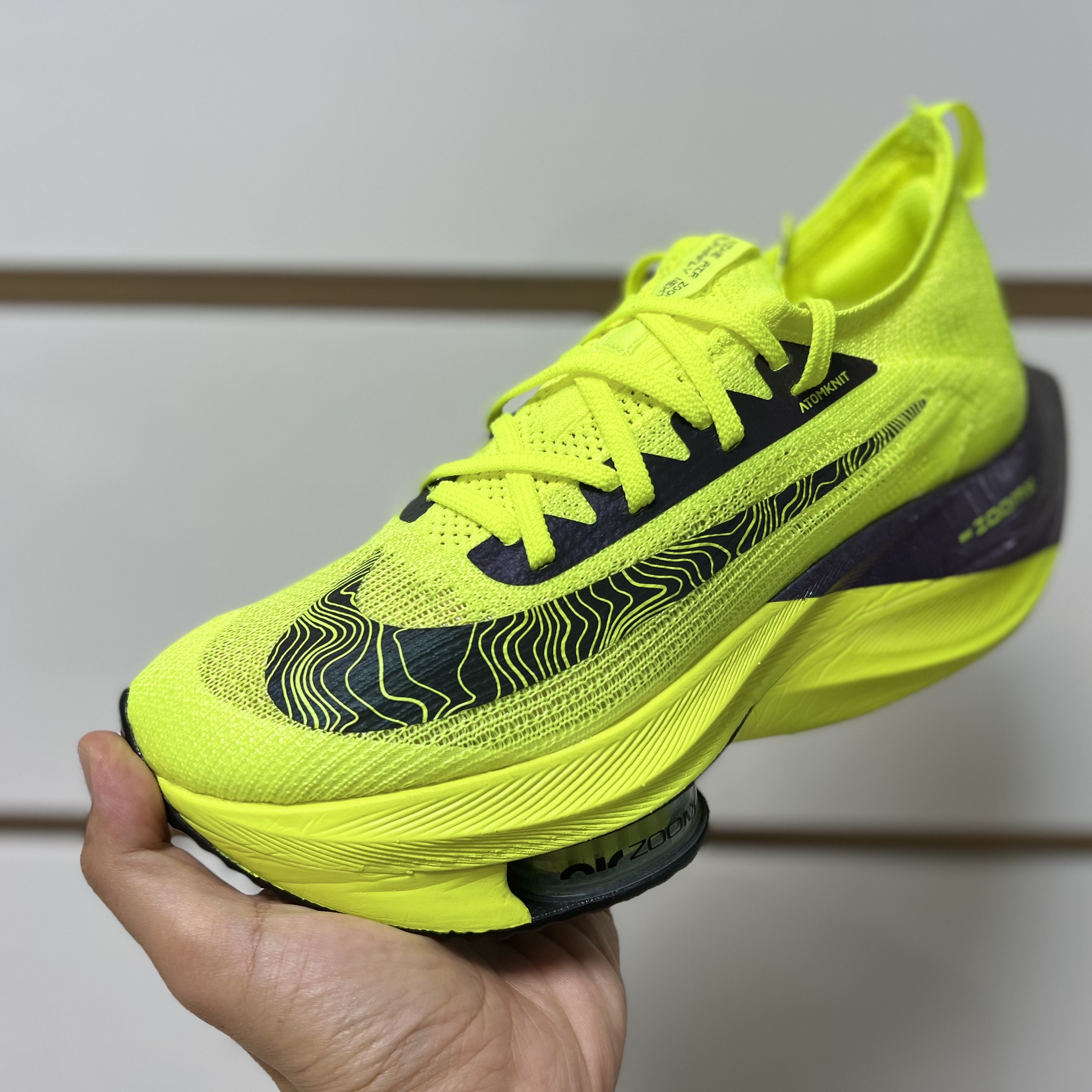 Nike Air Zoom Alphafly Next% Flyknit Volt 착용 스타일 - 4