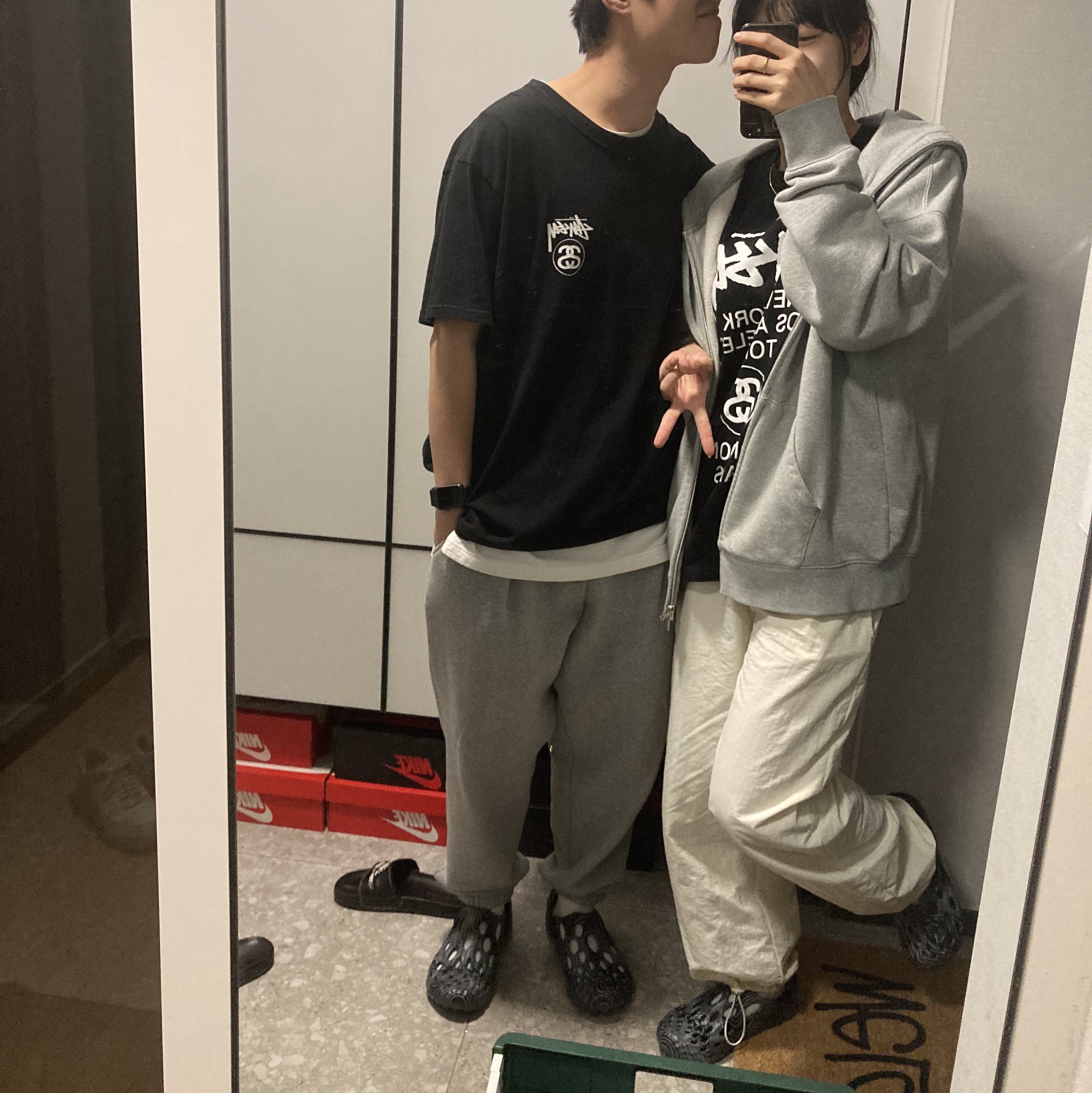 Merrell x LMC Hydro Moc Olive, Stussy World Tour T-Shirt Black 착용 스타일