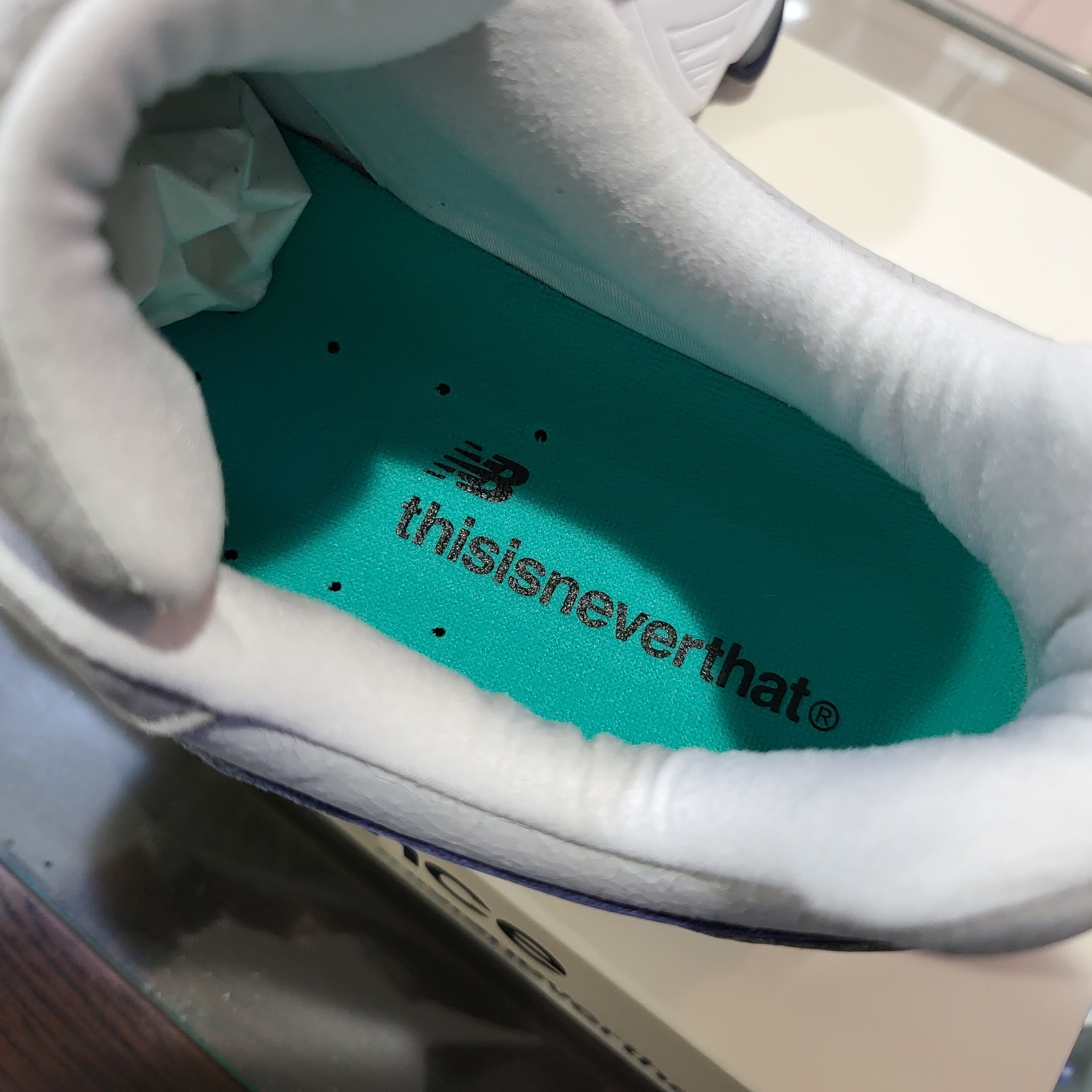 New Balance x Thisisneverthat 2002R 2022 Downtown Run 착용 스타일 - 4