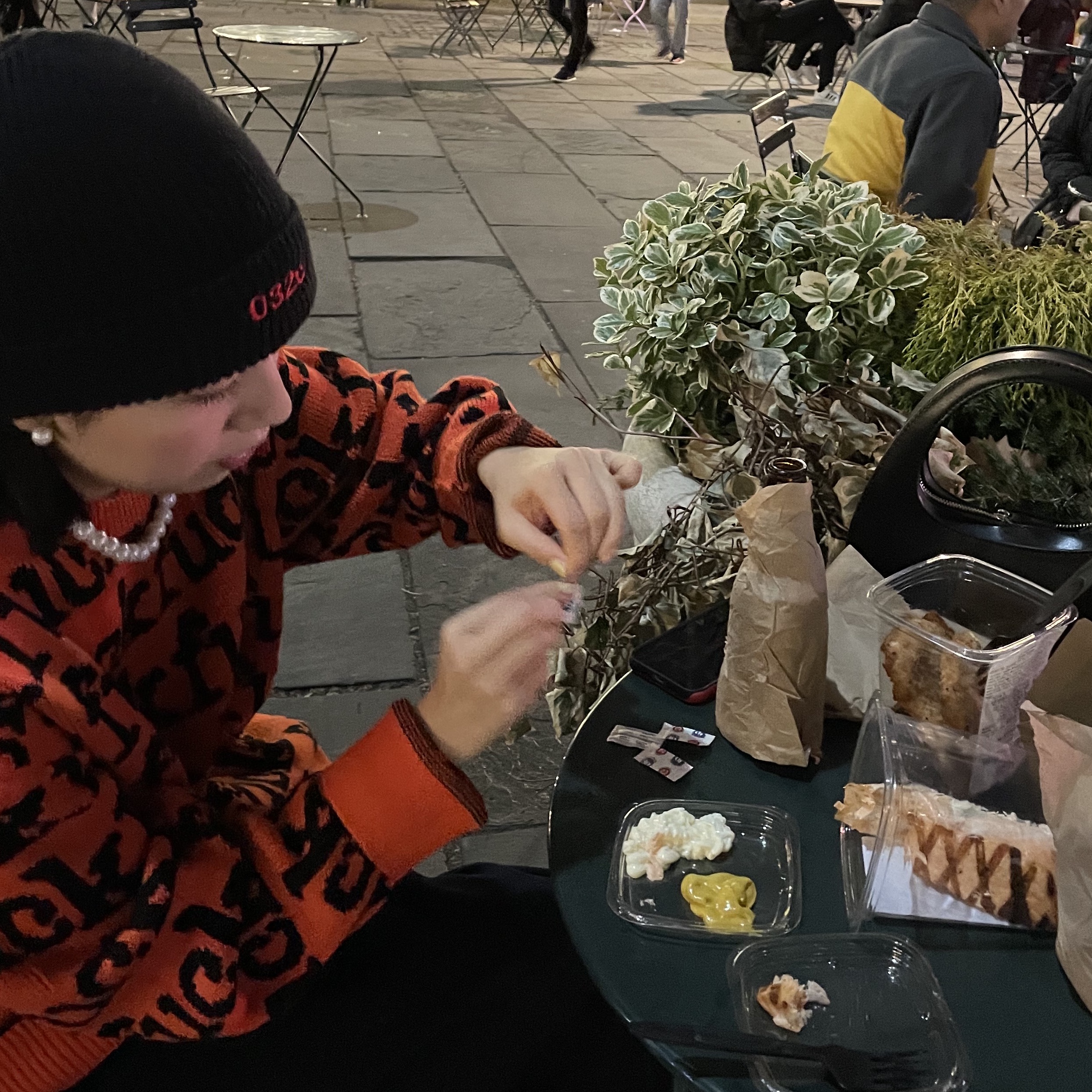 Supreme Fuck Sweater Orange - 22SS, Supreme Knowledge Reigns Beanie Black- 22SS 착용 스타일 - 2