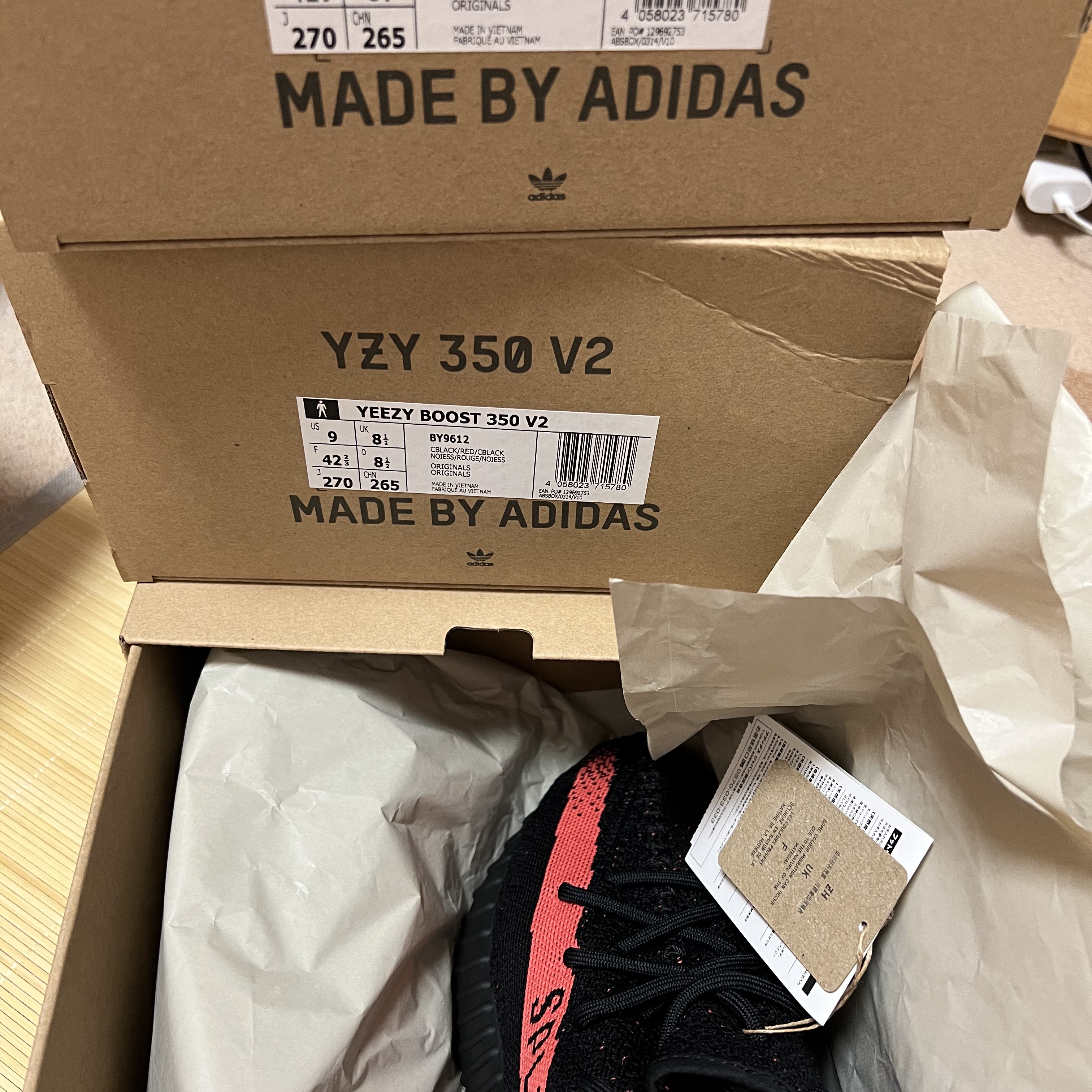 Adidas Yeezy Boost 350 V2 Core Black Red 2022/2023 착용 스타일