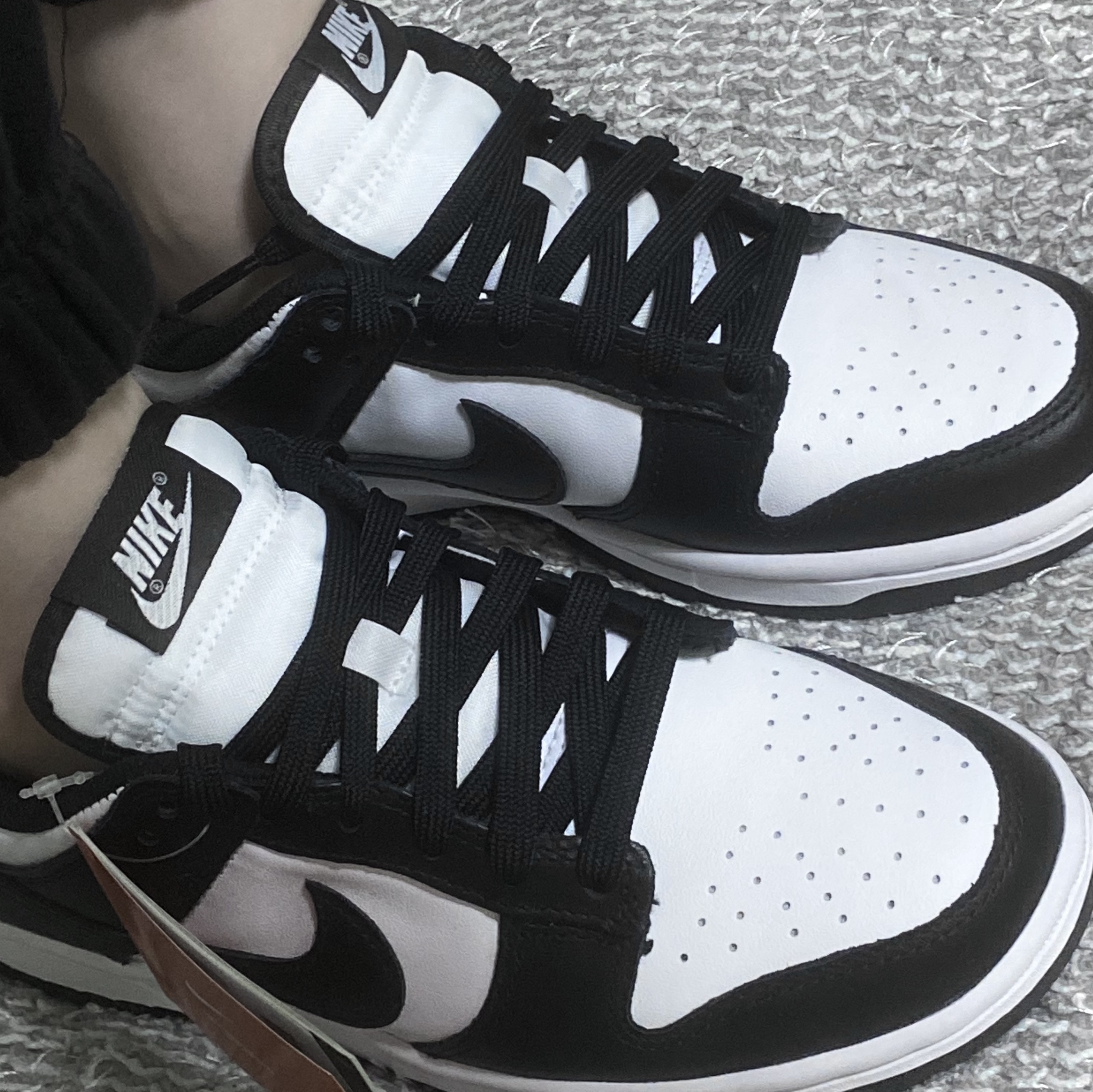 (W) Nike Dunk Low Black 착용 스타일 - 2