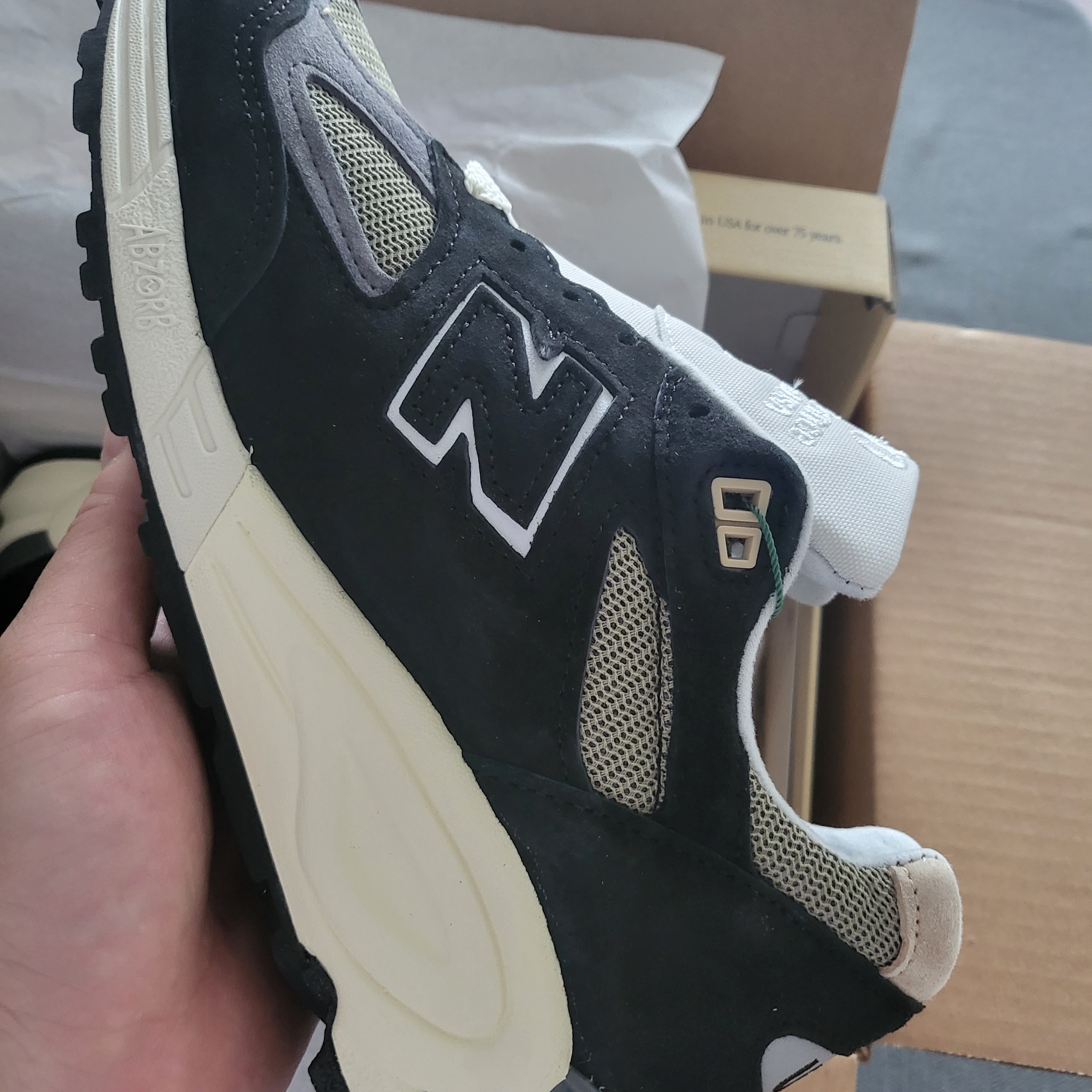 New Balance 990v2 Made in USA Black True camo 착용 스타일 - 2