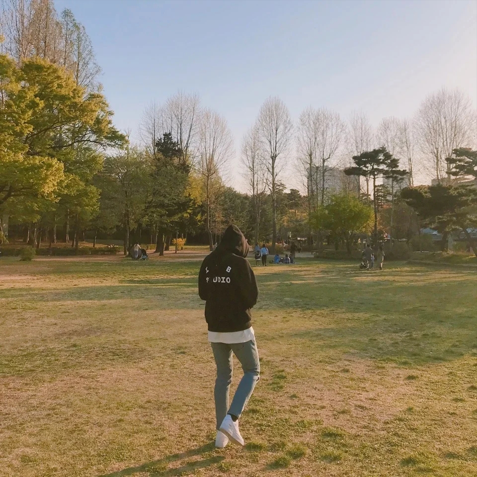 IAB Studio Hoodie Black White, Nike x Supreme Air Force 1 Low White 착용 스타일