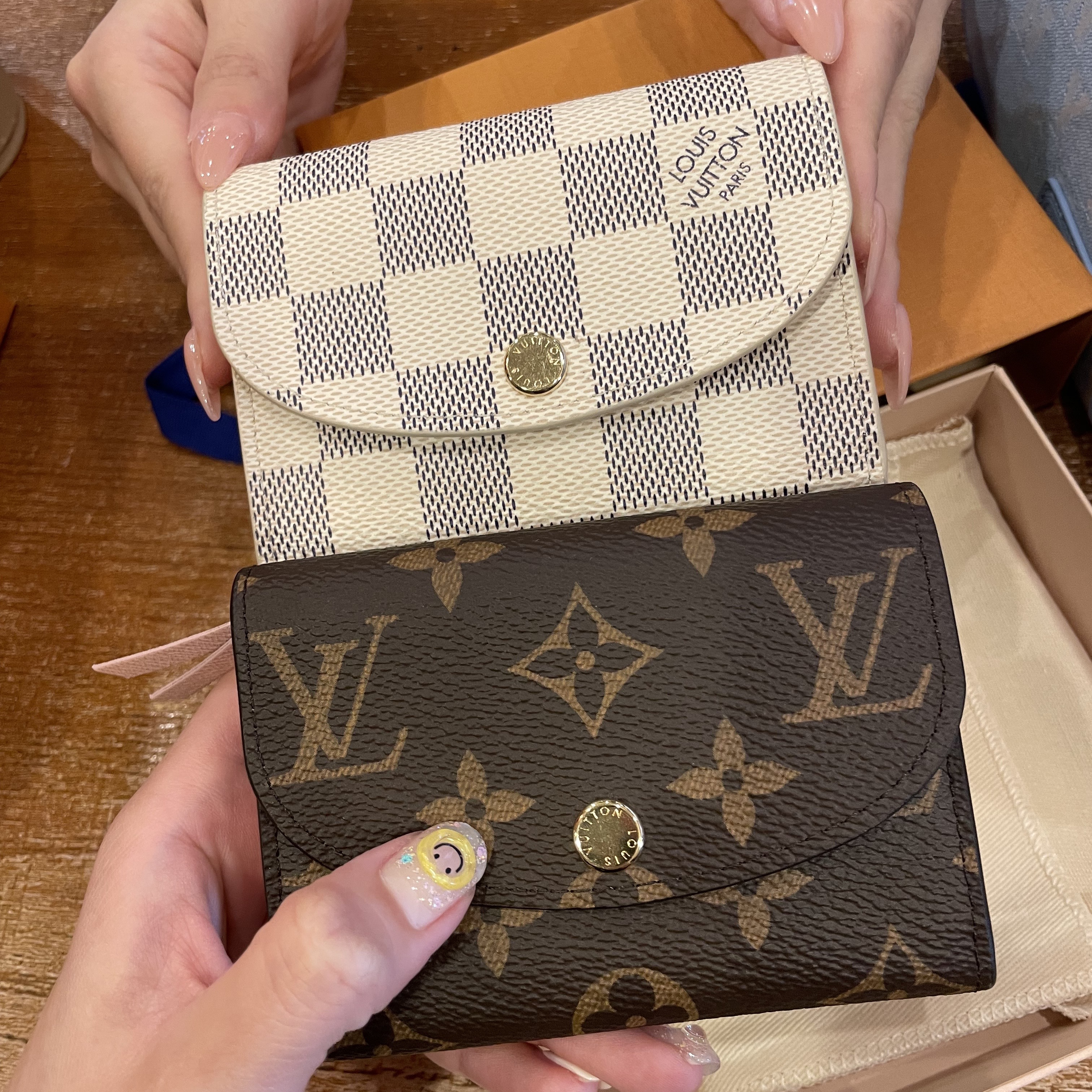 Louis Vuitton Rosalie Coin Purse Monogram Rose Ballerine, Louis Vuitton Rosalie Coin Purse Damier Ebene 착용 스타일