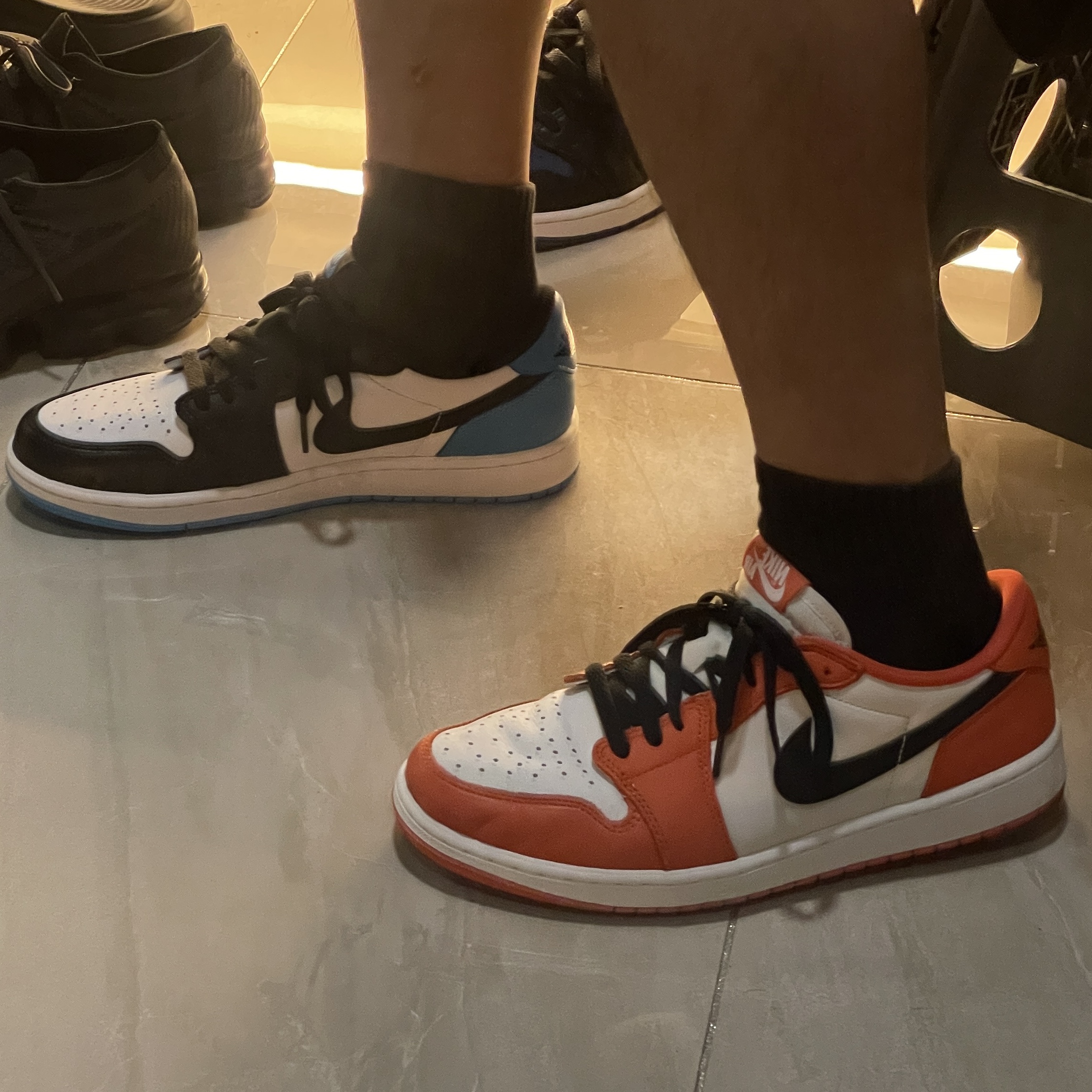 Nike Dunk Low Retro Black, Jordan 1 Low OG Starfish 착용 스타일 - 2