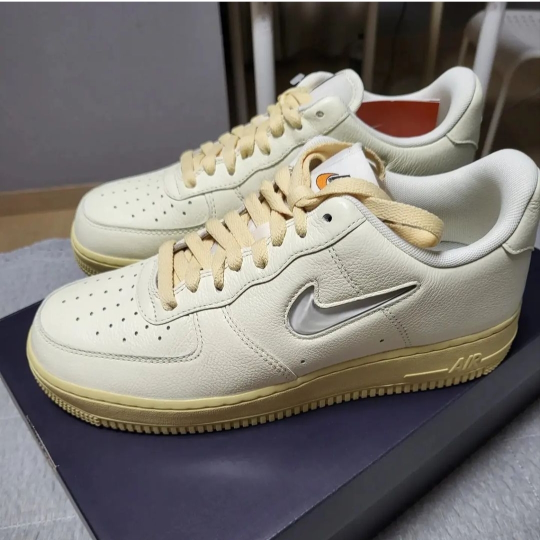 (W) Nike Air Force 1 '07 LX Coconut Milk and Lemon Wash 착용 스타일