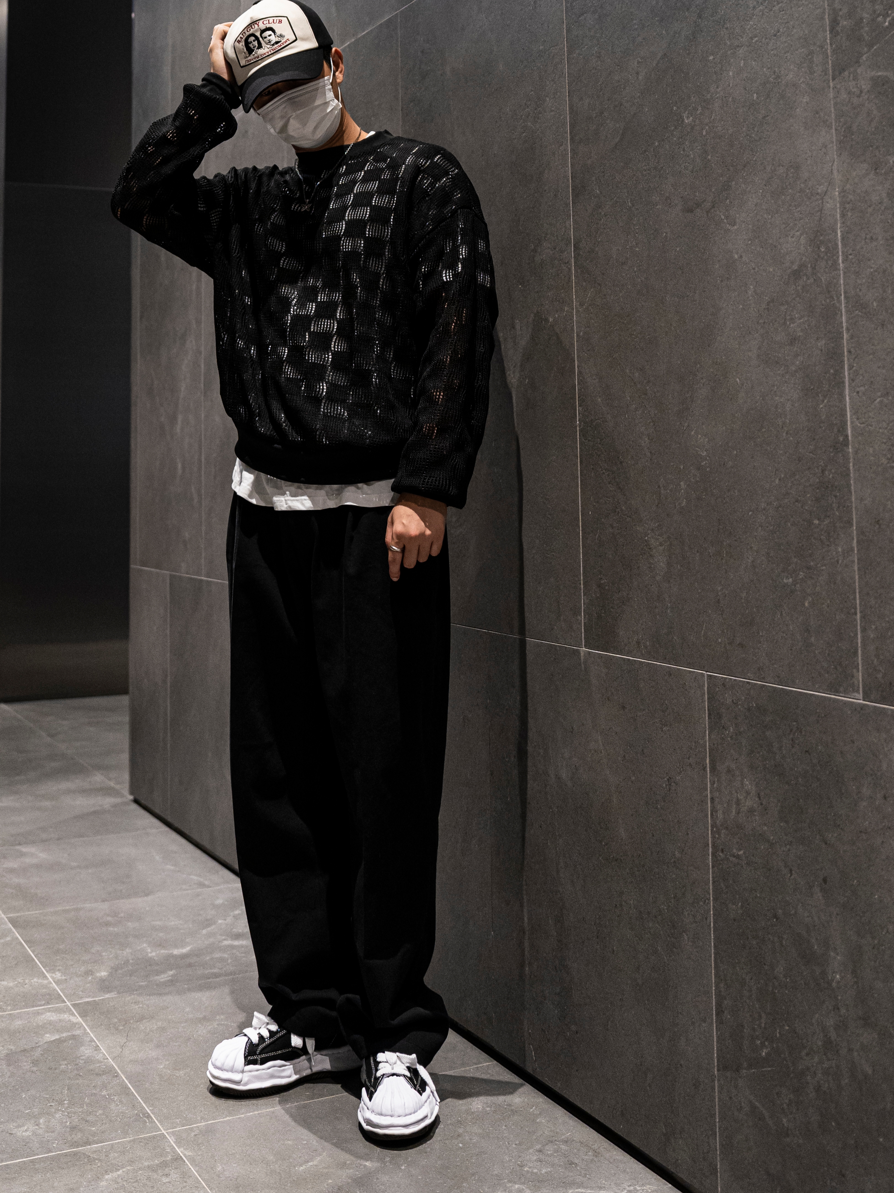 Maison Mihara Yasuhiro Blakey OG Sole Canvas Low-top Sneakers Black White 착용 스타일 - 2