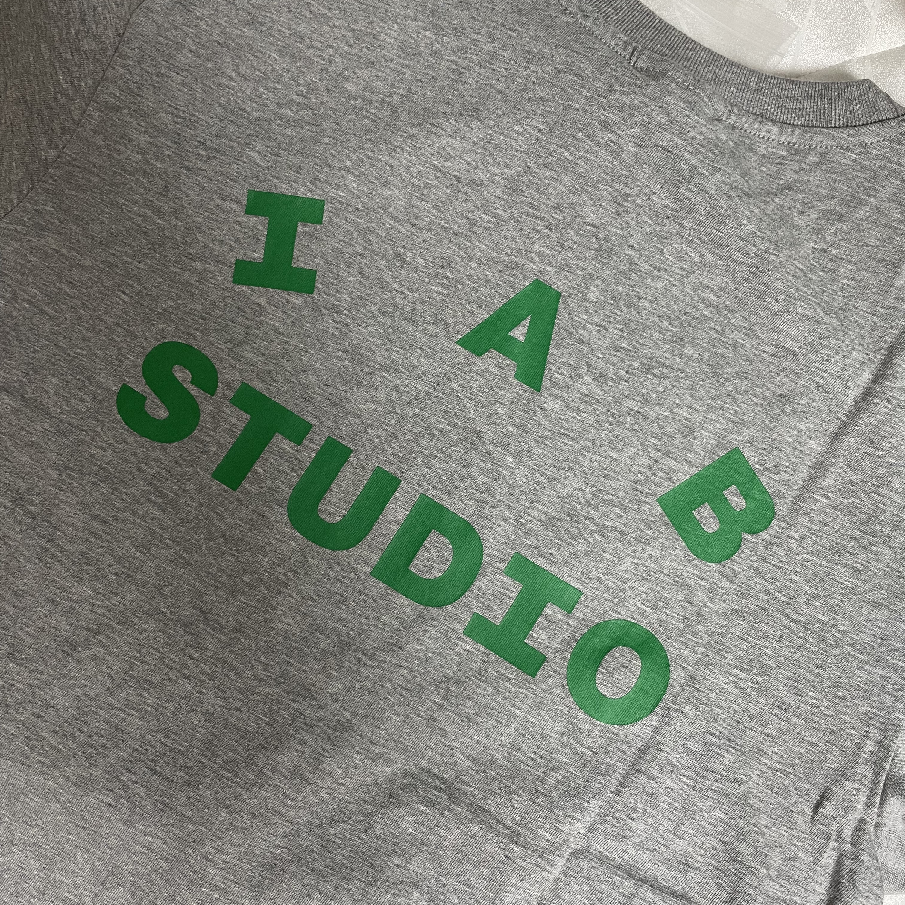 IAB Studio T-Shirt Gray Green - 22FW 착용 스타일 - 2