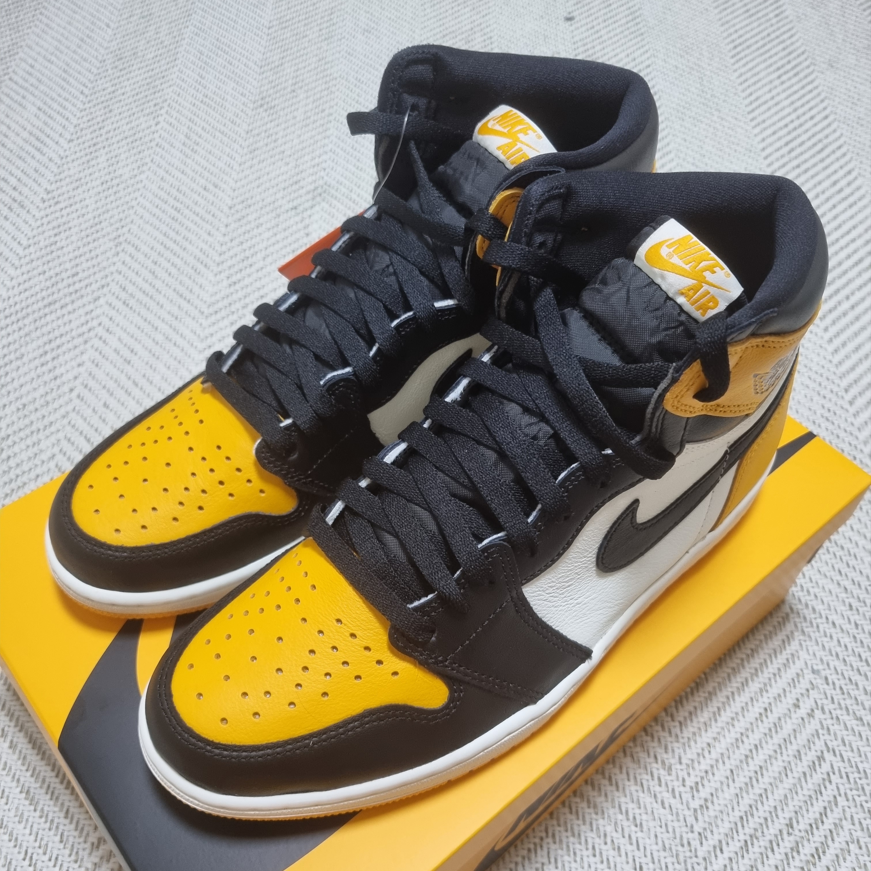 Jordan 1 Retro High OG Taxi 착용 스타일 - 1