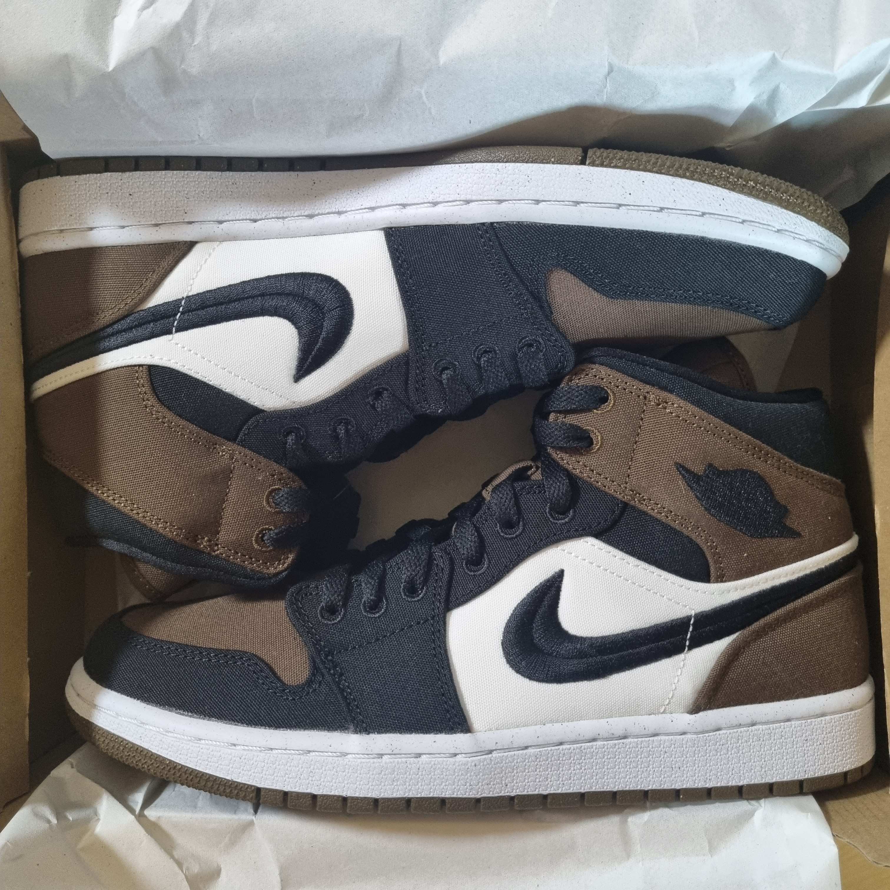 (W) Jordan 1 Mid SE Light Olive Black 착용 스타일