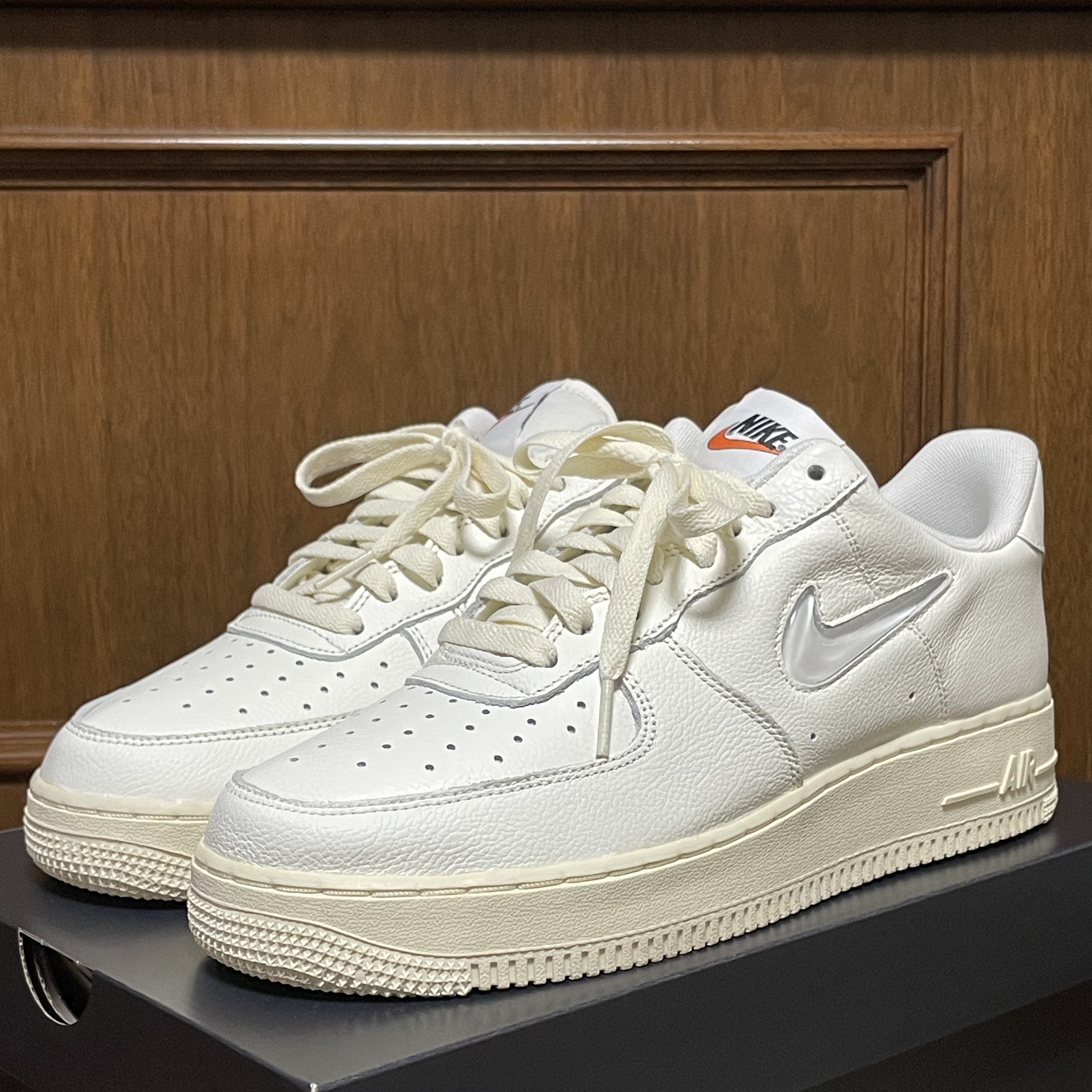 Nike Air Force 1 '07 PRM Vintage Sail 착용 스타일 - 2