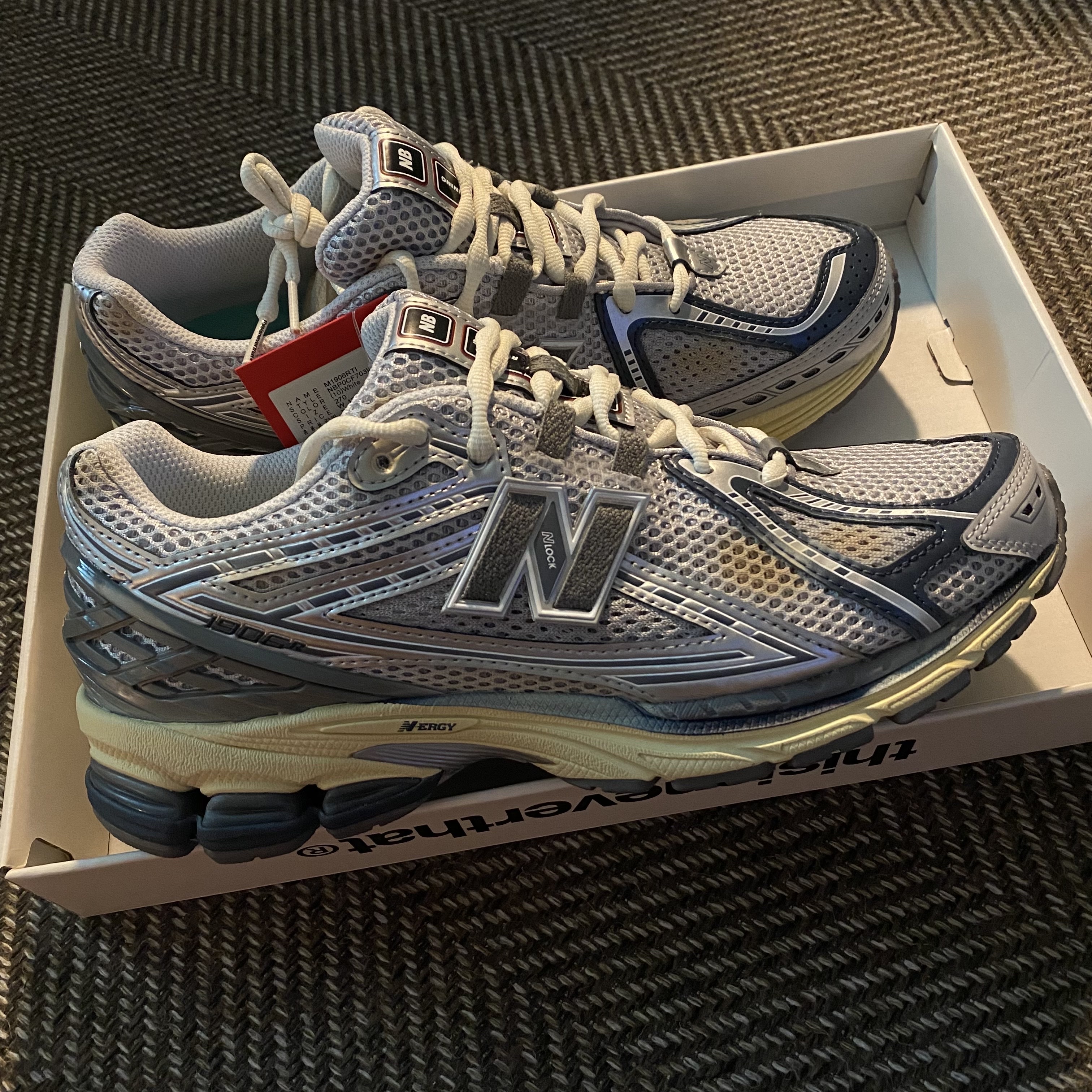 New Balance x Thisisneverthat 1906R 2022 Downtown Run 착용 스타일 - 2
