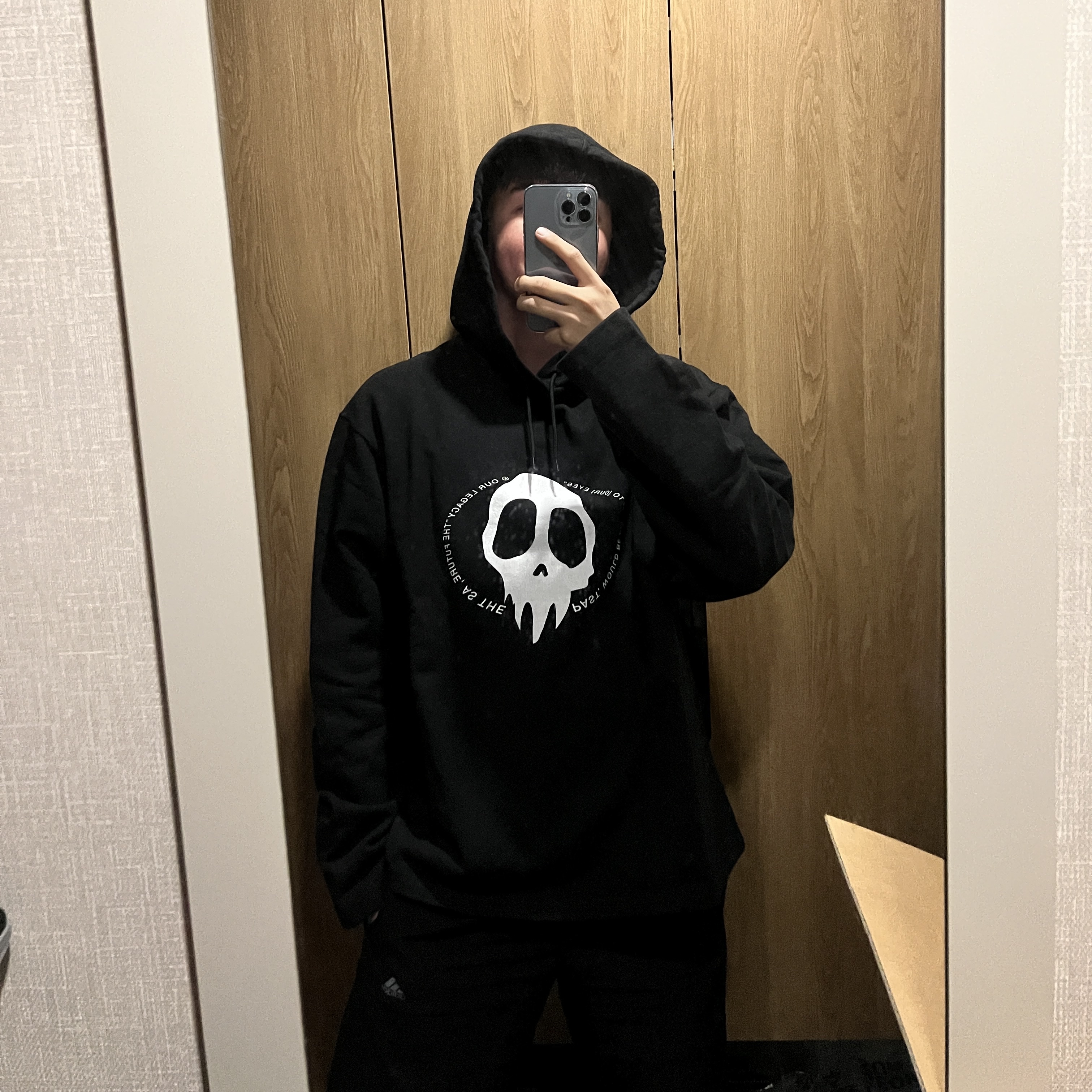 Our Legacy Loose Hoodie Maverick Skull Print Black 착용 스타일