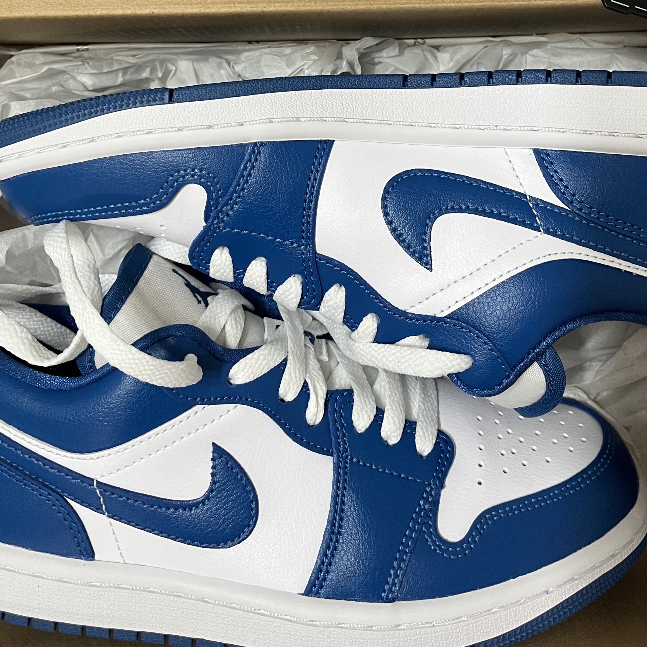(W) Jordan 1 Low White Dark Marina Blue 착용 스타일 - 1