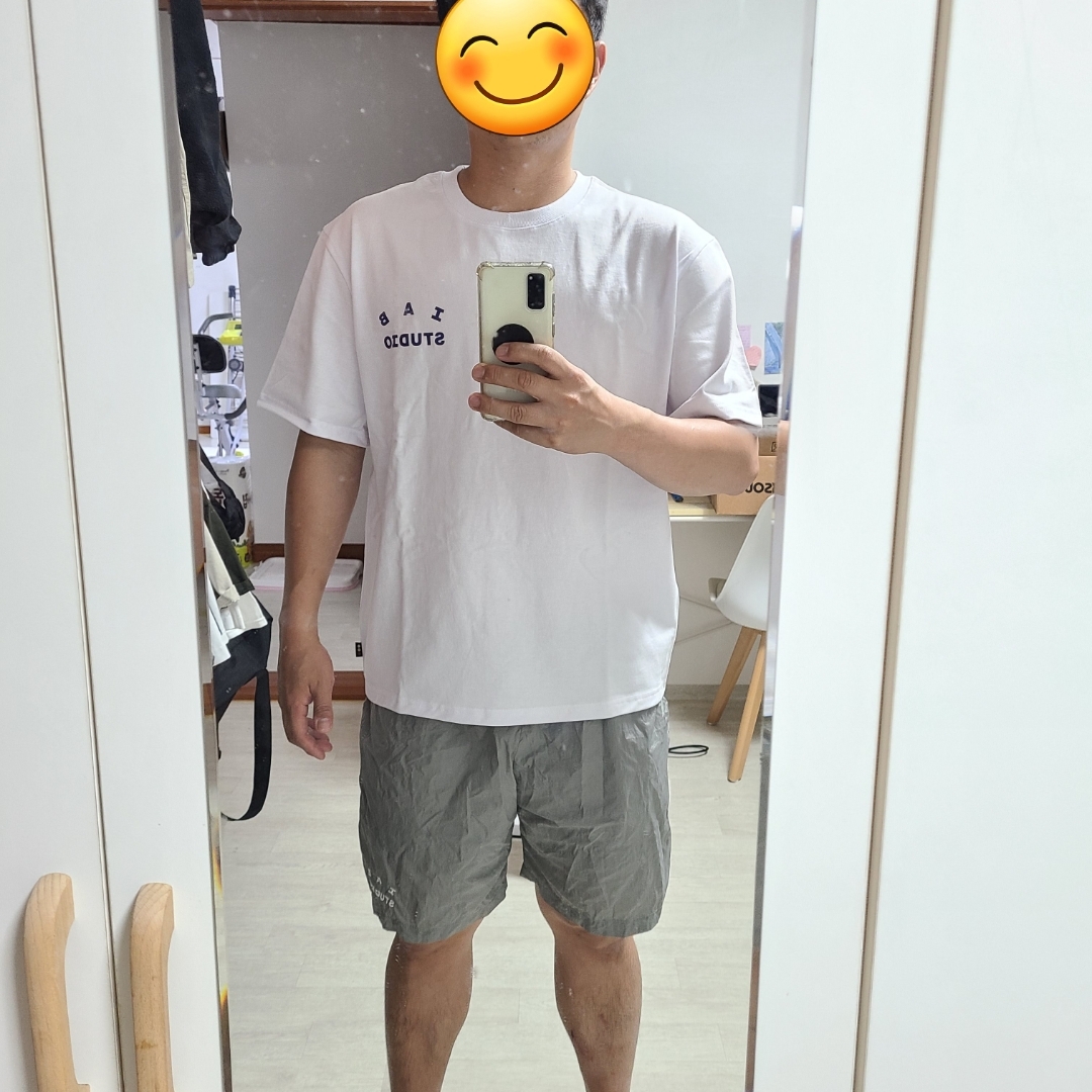 IAB Studio T-Shirt White Navy - 22FW 착용 스타일 - 1