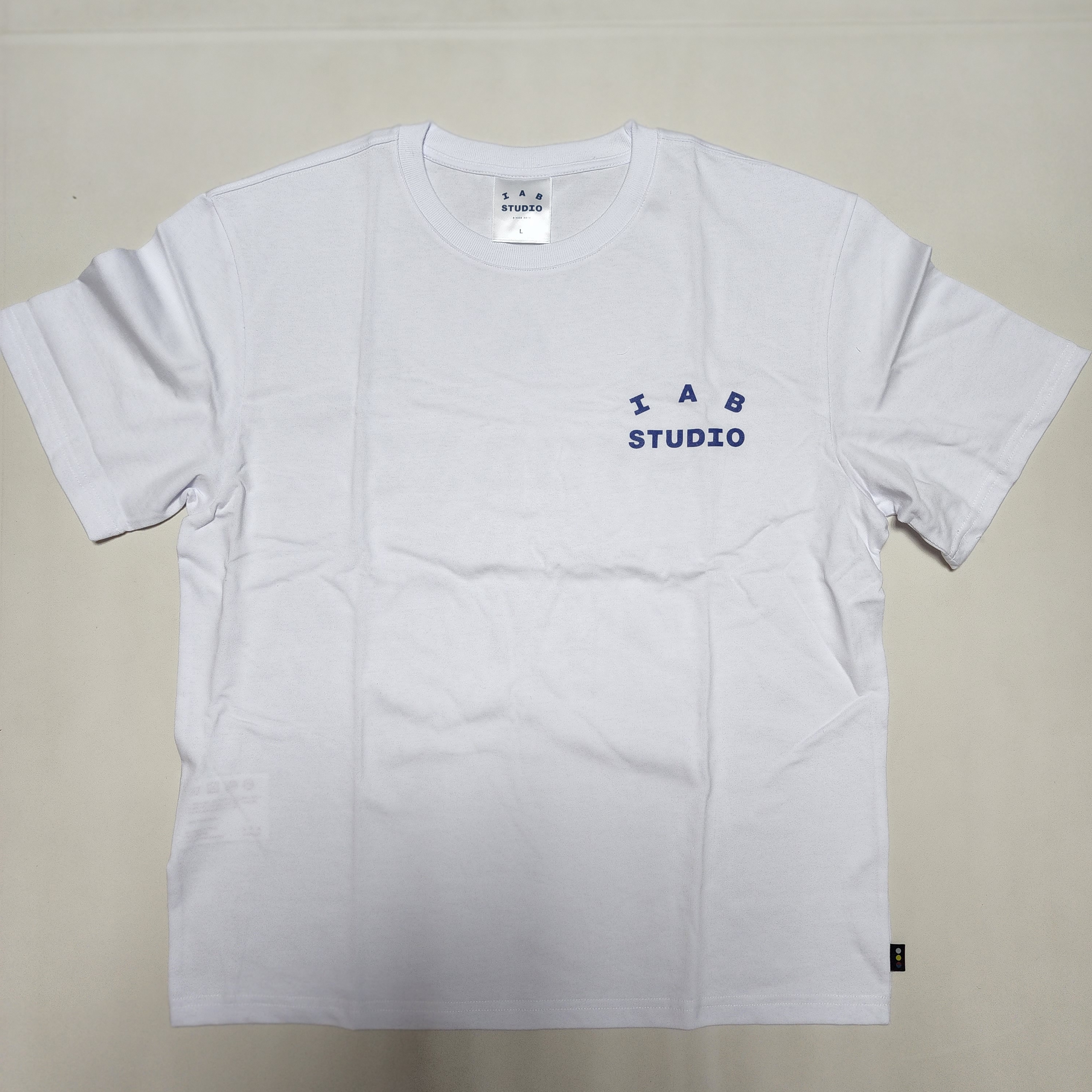 IAB Studio T-Shirt White Navy - 22FW 착용 스타일 - 1