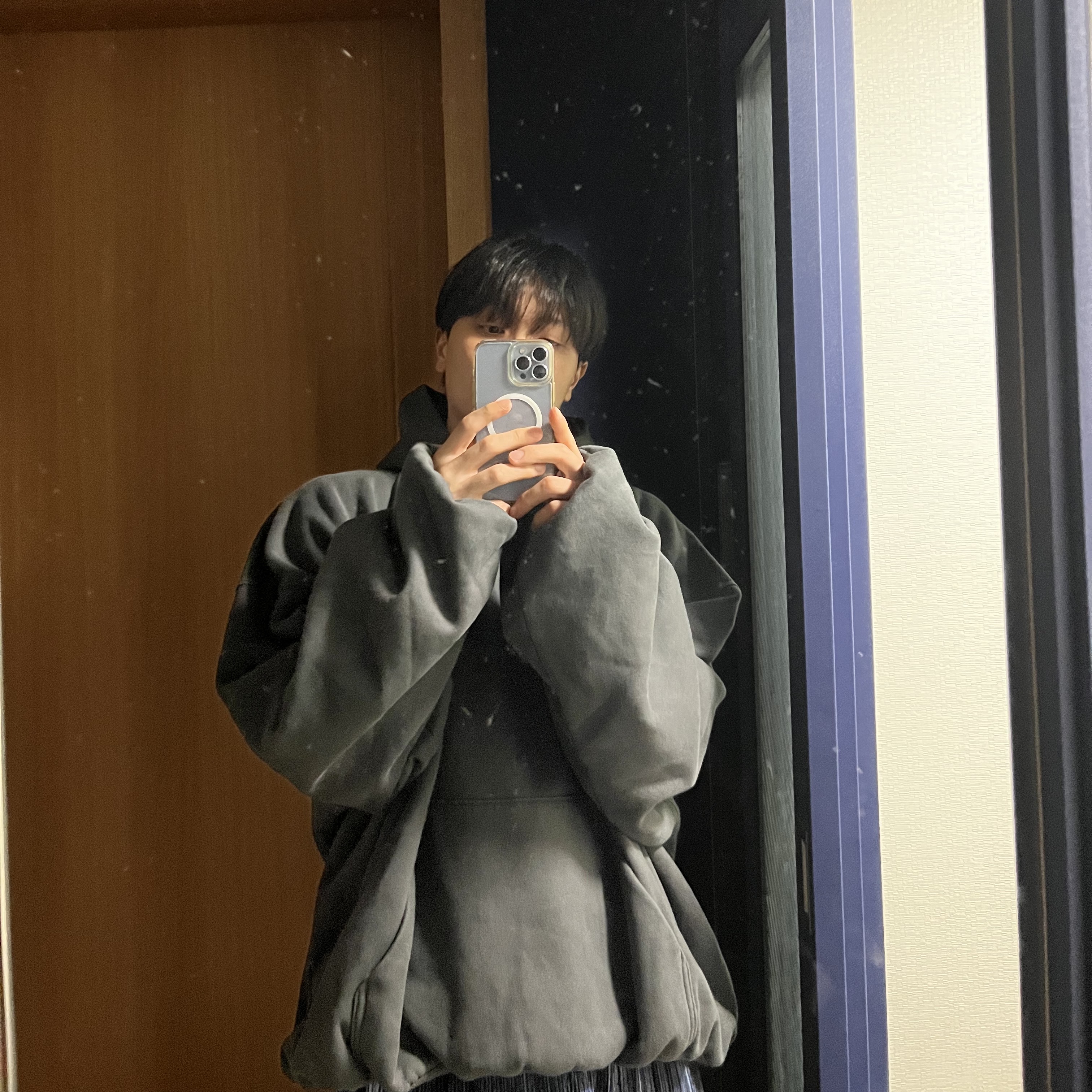 Yeezy Gap Engineered By Balenciaga Dove Hoodie Black, Balenciaga x Crocs Rubber Boot Black 착용 스타일 - 4