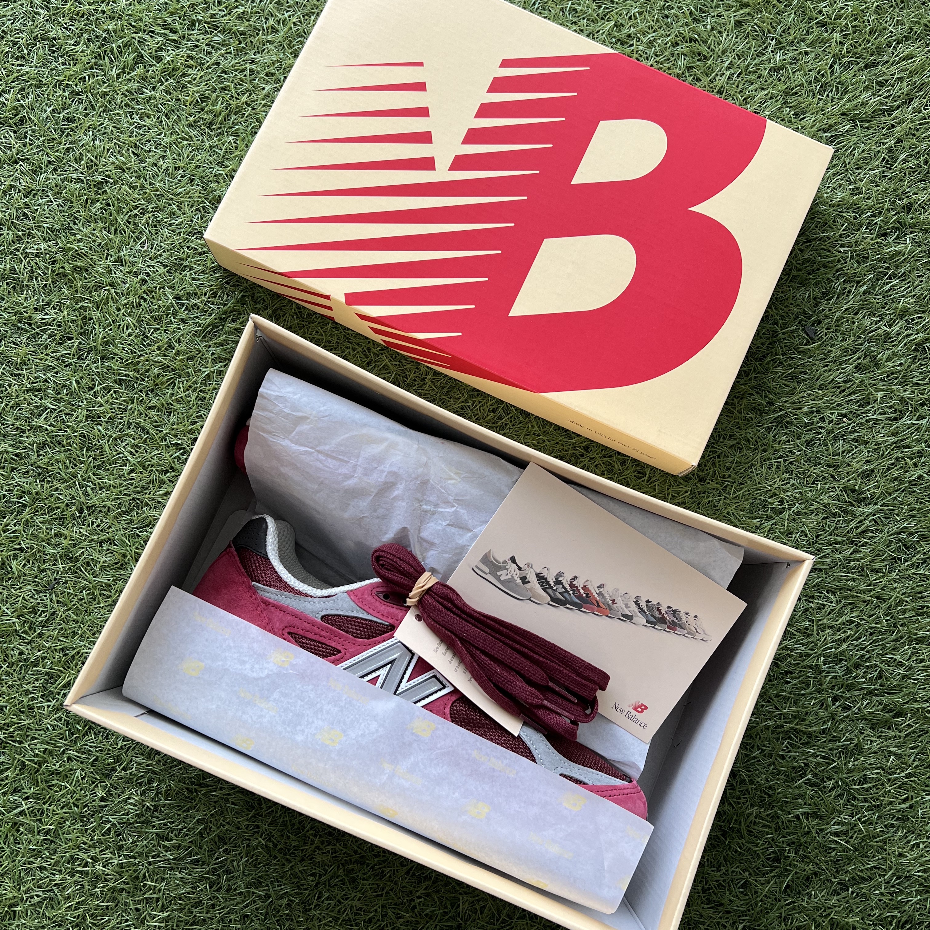 New Balance 990v3 Made in USA Scarlet Marblehead 착용 스타일 - 1