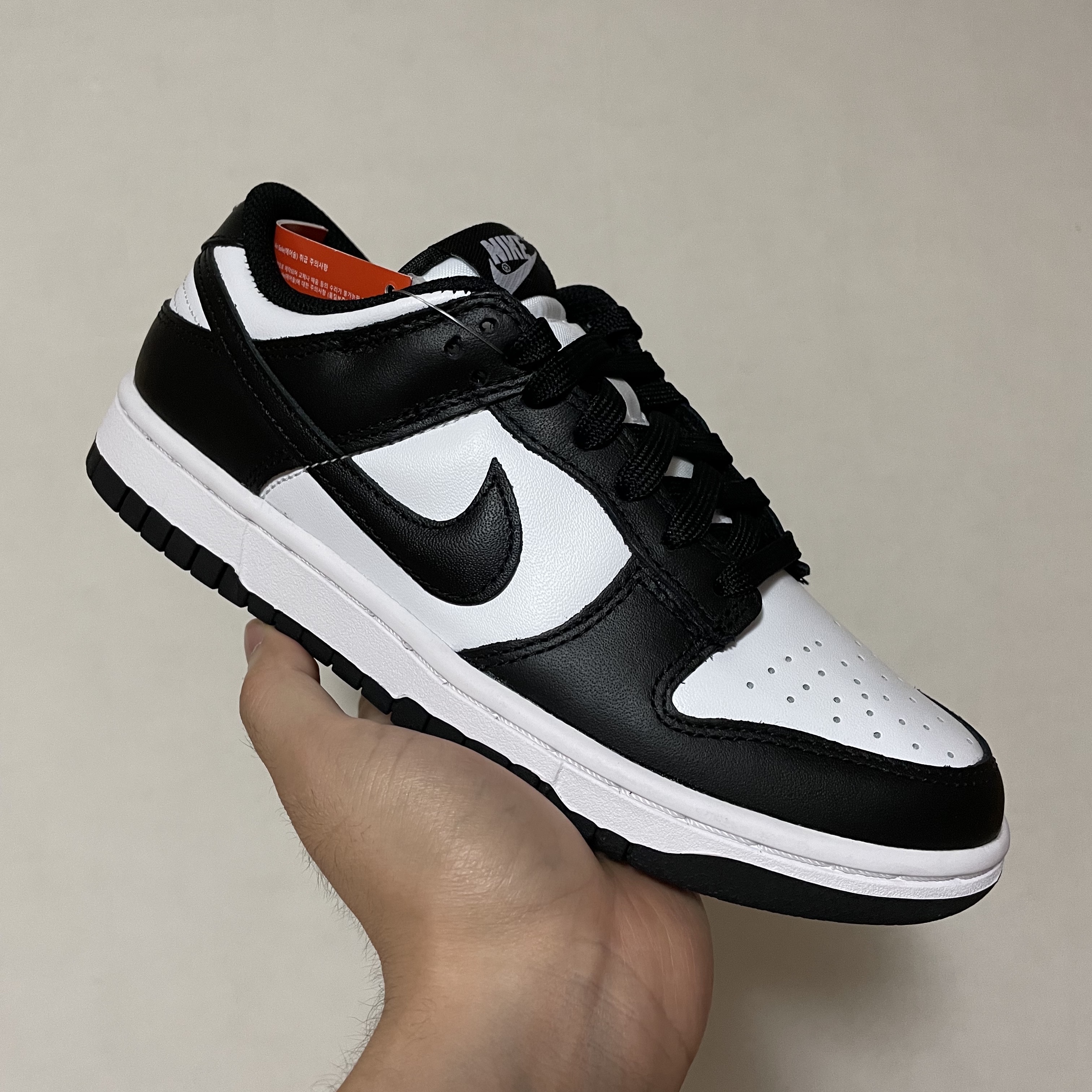 (W) Nike Dunk Low Black 착용 스타일