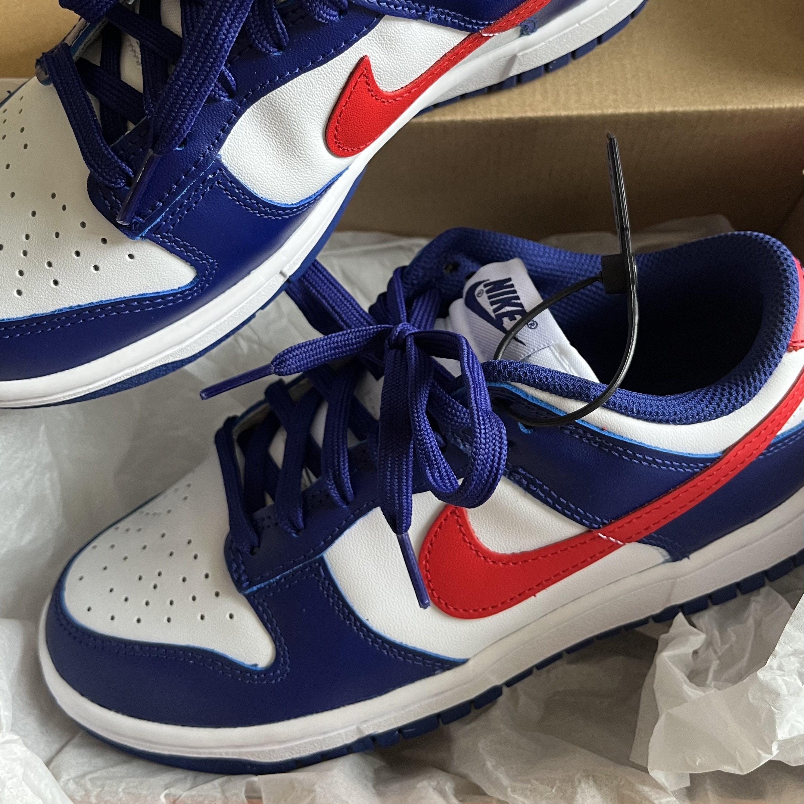 (W) Nike Dunk Low White and University Red 착용 스타일