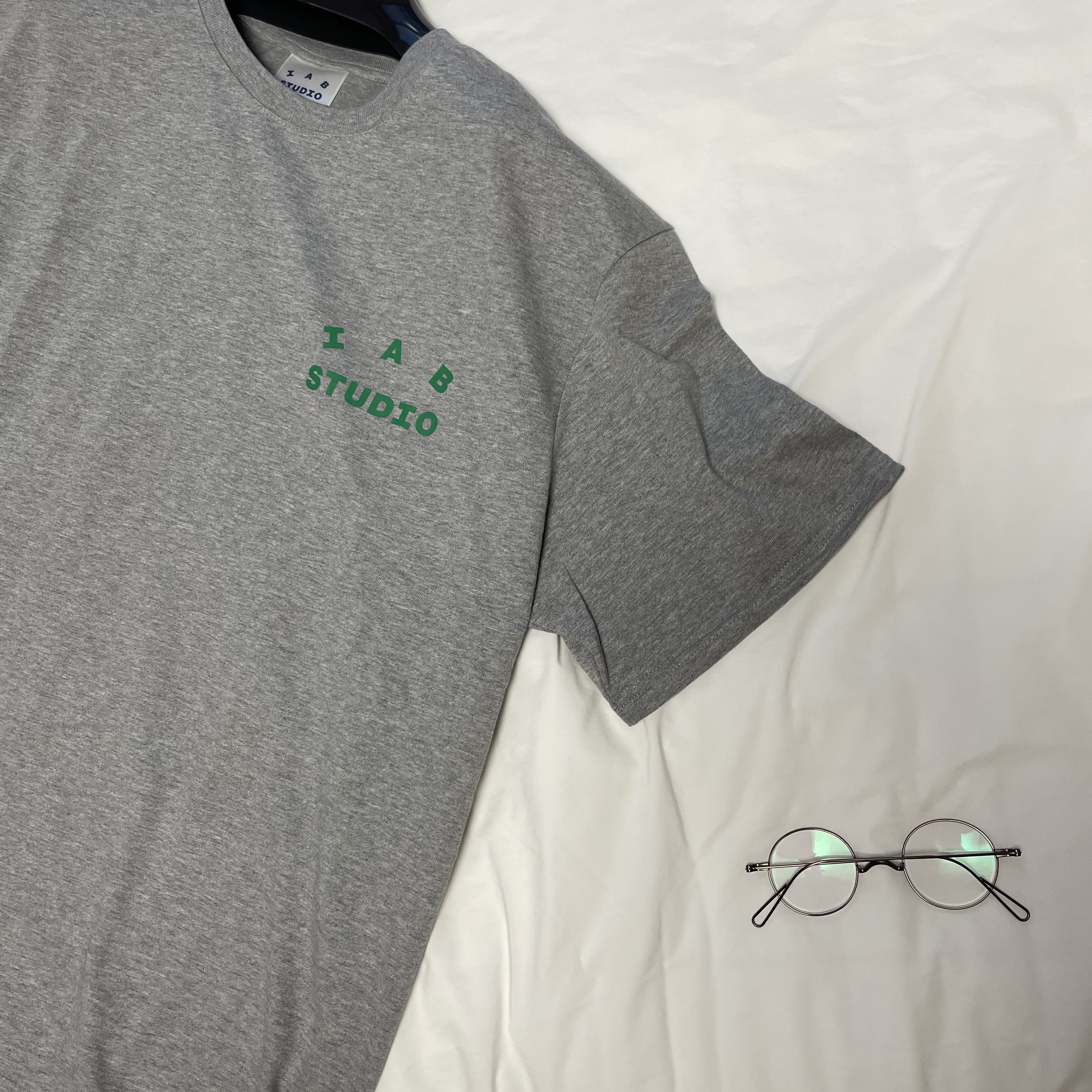 IAB Studio T-Shirt Gray Green - 22FW 착용 스타일