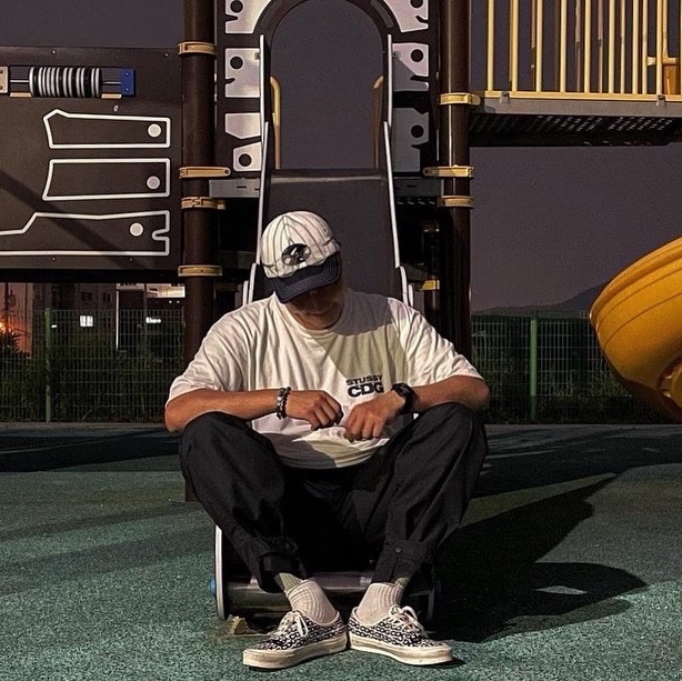 Stussy x CDG Surfman T-Shirt White, Vans Vault x CDG OG Authentic LX White Black 착용 스타일 - 1