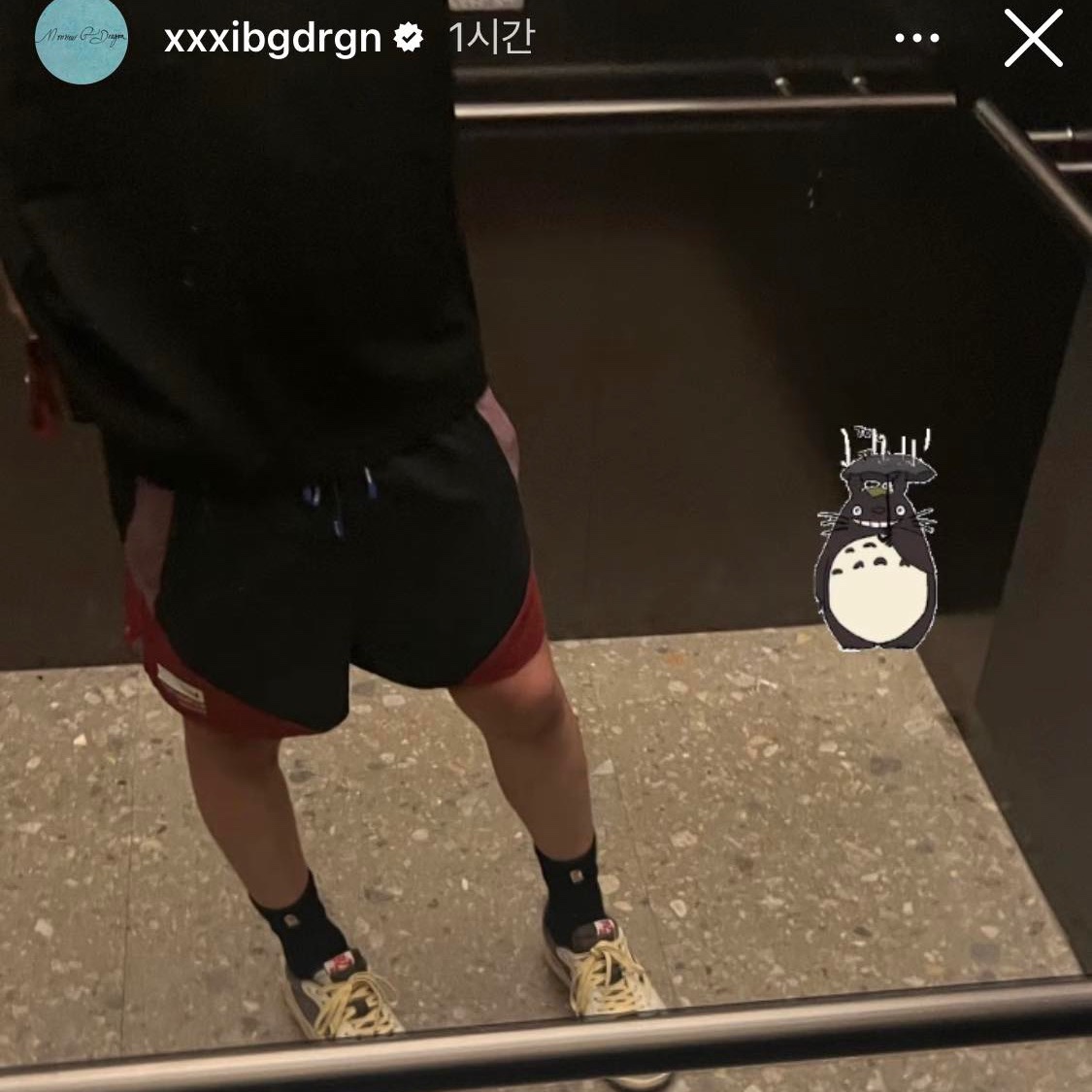 Jordan 1 x Travis Scott Retro Low OG SP Sail and Ridgerock 착용 스타일