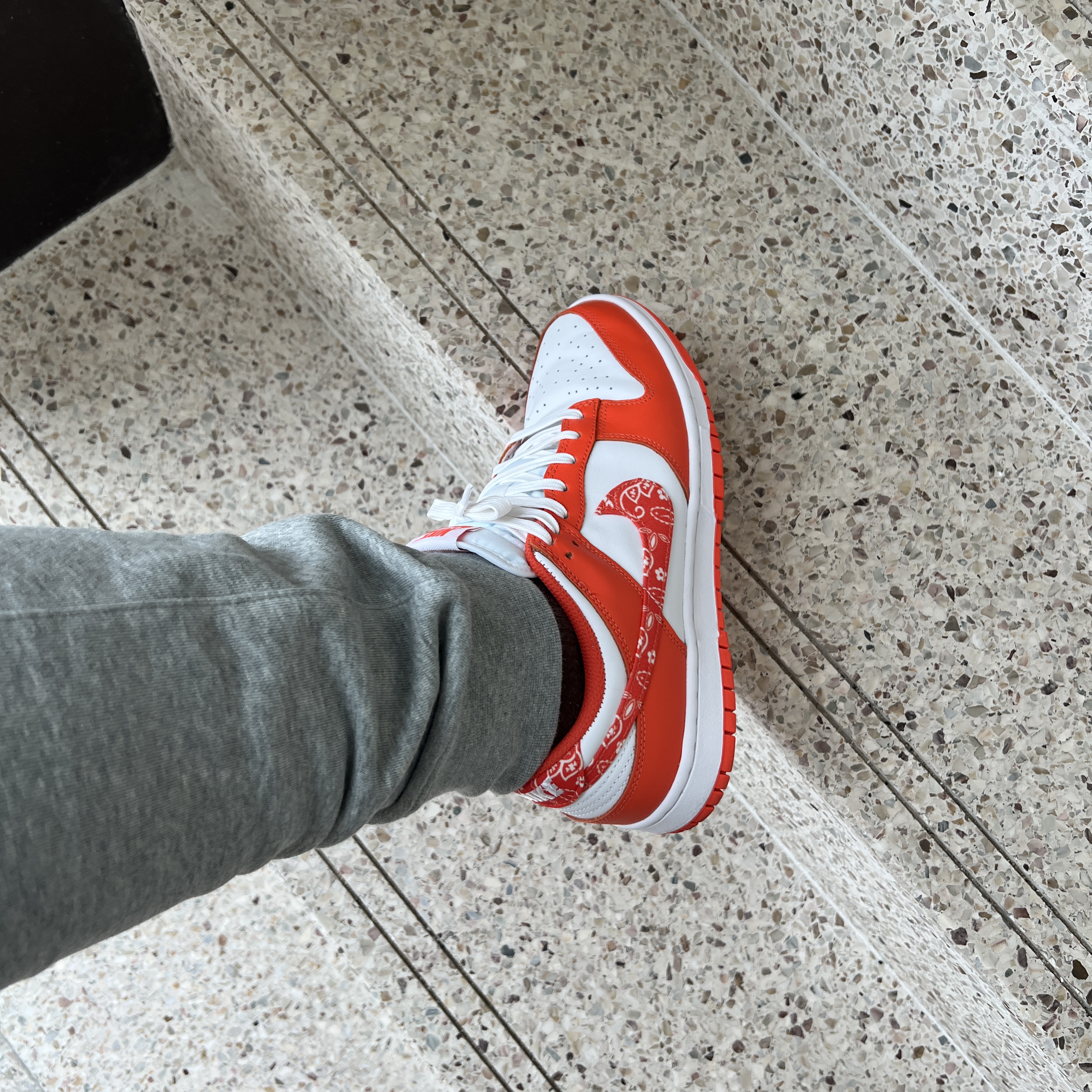 (W) Nike Dunk Low Essential Orange Paisley 착용 스타일