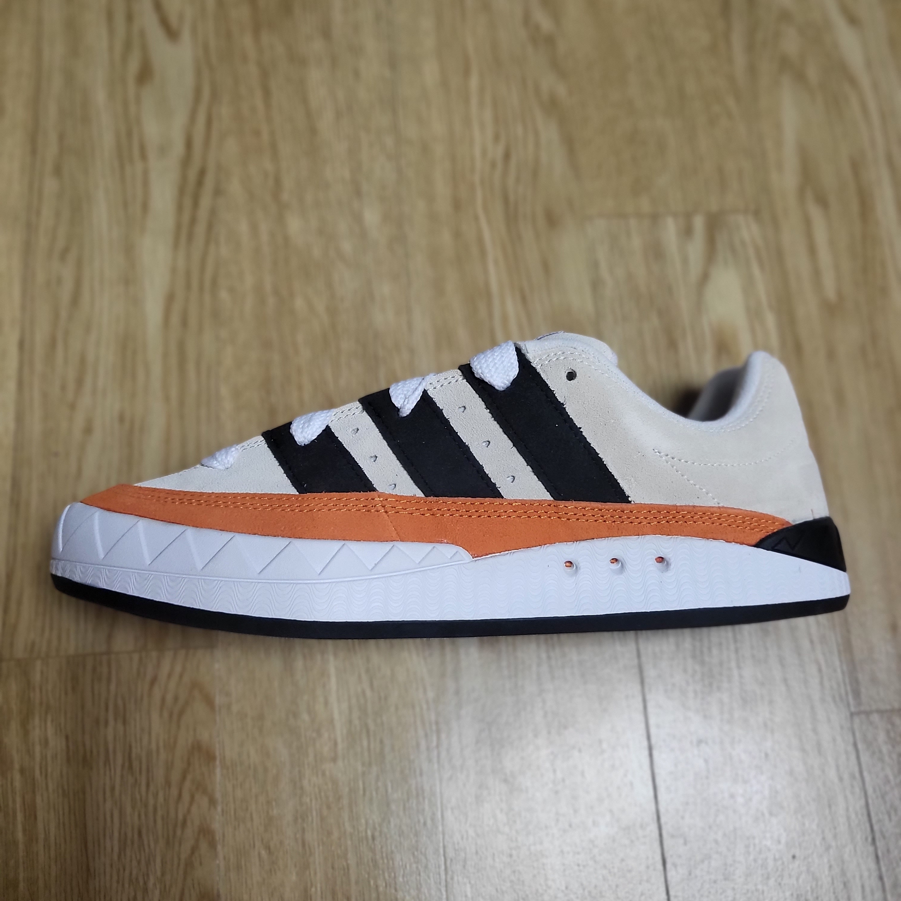 Adidas x Human Made Adimatic White 착용 스타일 - 3