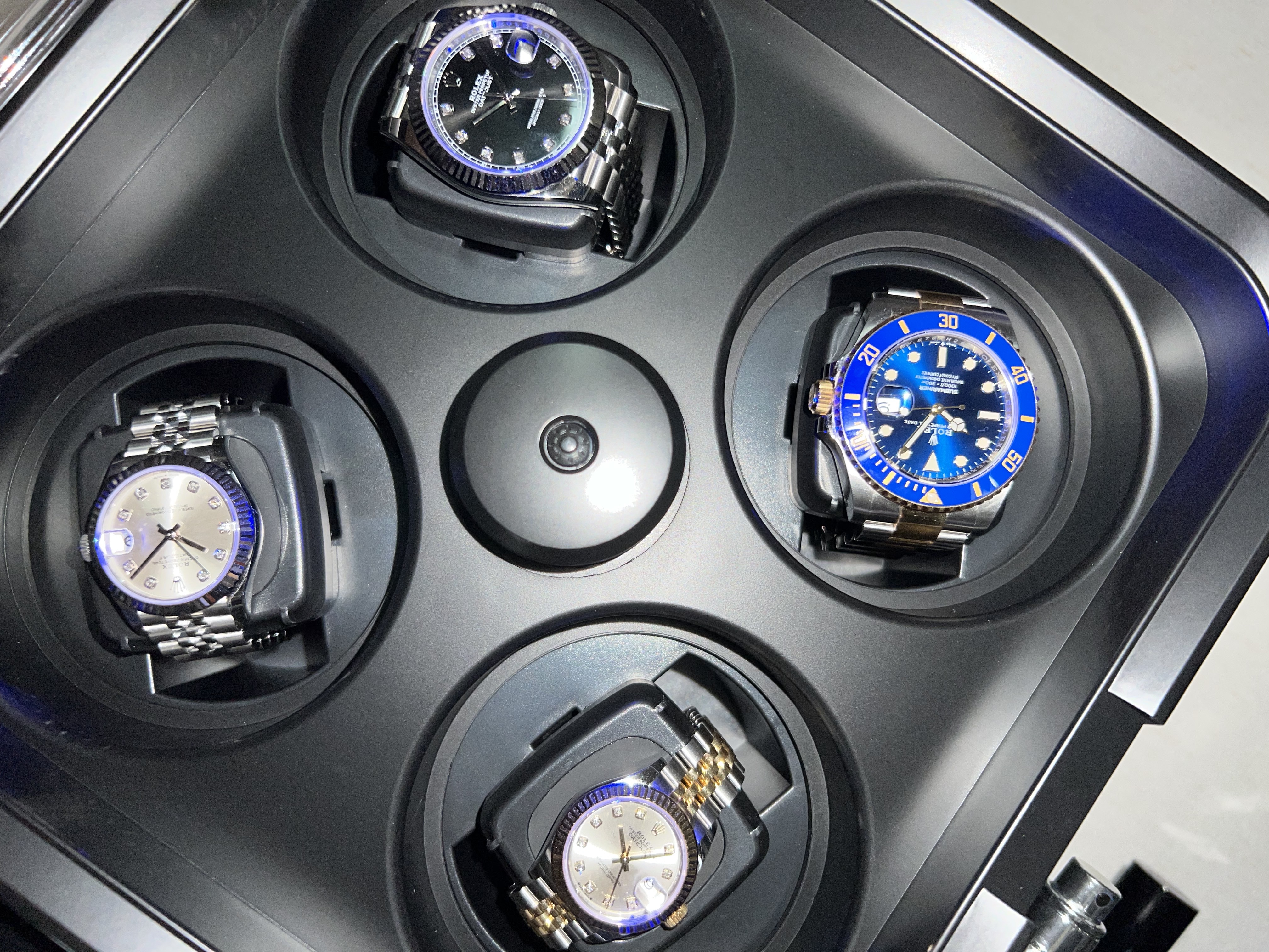 Rolex Datejust 41mm 126334 Bright Black Diamond-Set Jubilee, Rolex Submariner Date 41mm 126613LB Royal Blue Oyster 착용 스타일