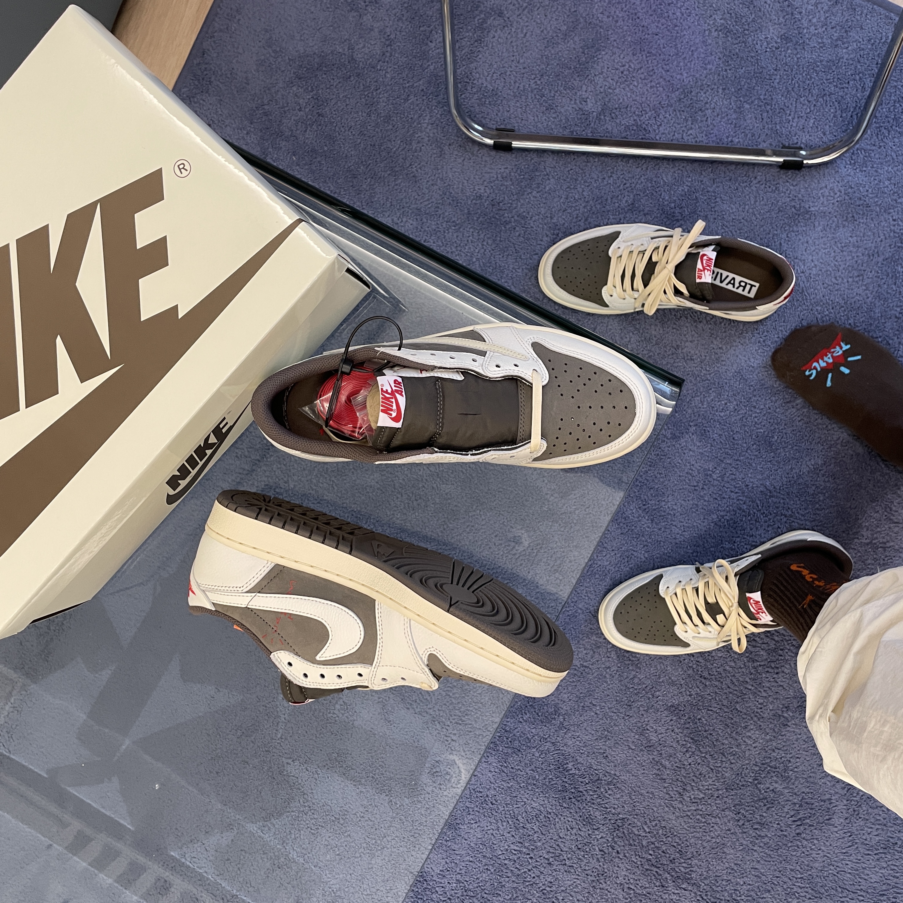 Jordan 1 x Travis Scott Retro Low OG SP Sail and Ridgerock, Nike x Stussy WT T-Shirt White - US/EU 착용 스타일 - 2
