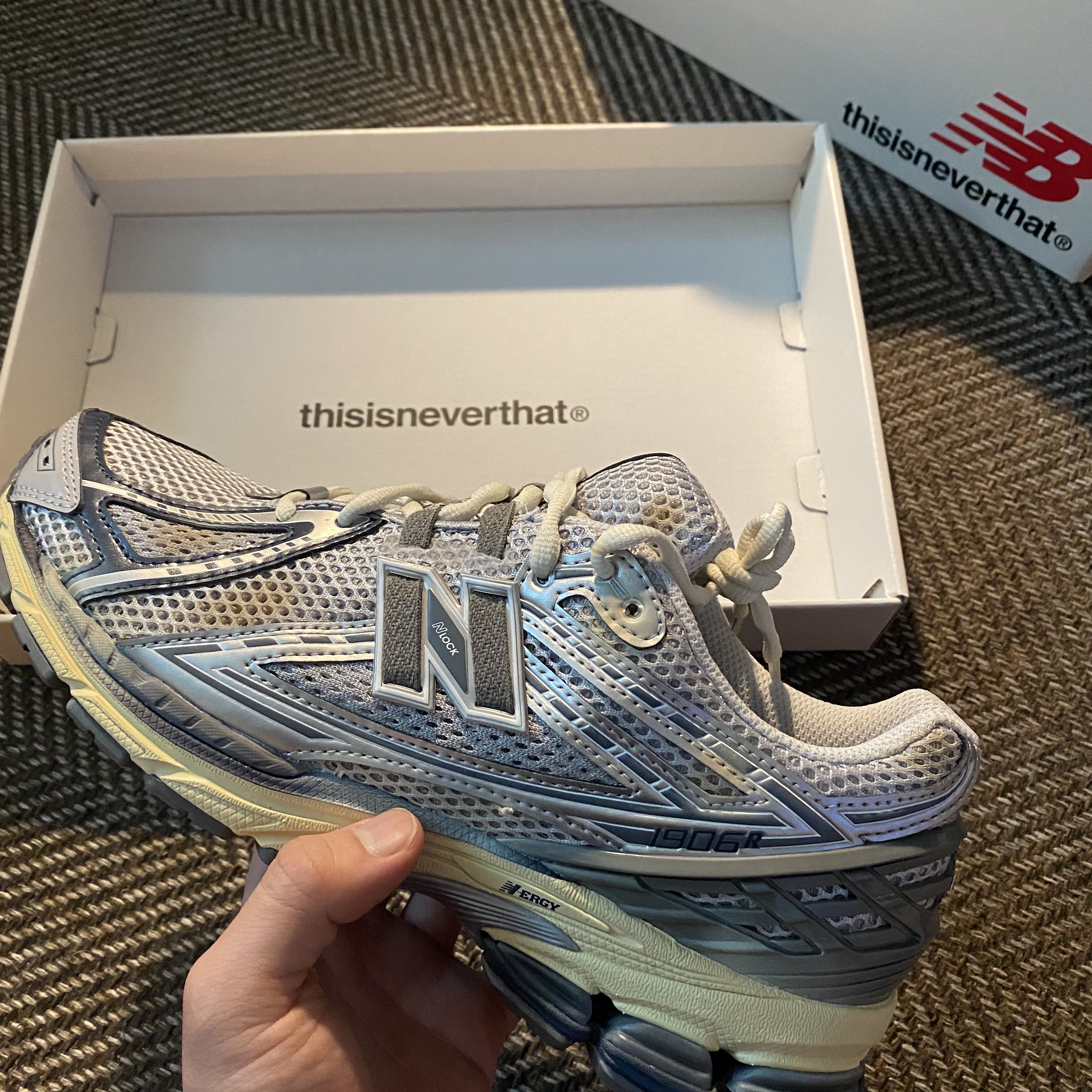 New Balance x Thisisneverthat 1906R 2022 Downtown Run 착용 스타일 - 1