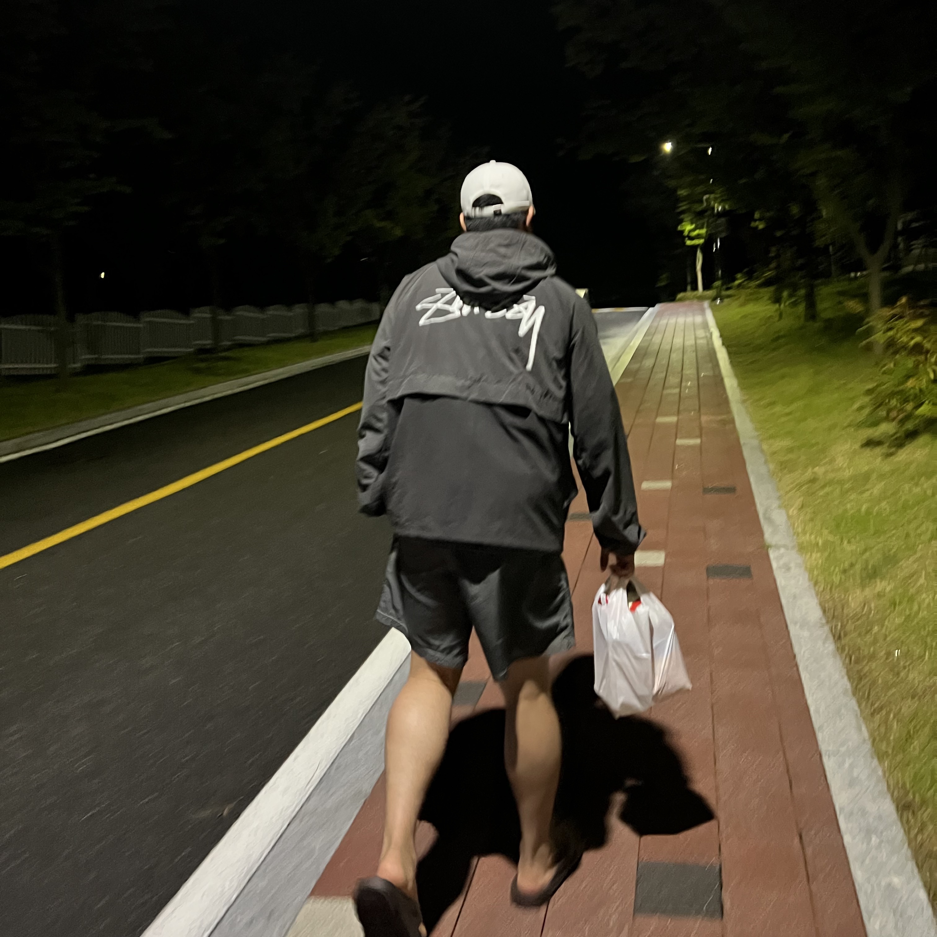 Stussy Wave Dye Beach Shell Jacket Black 착용 스타일 - 1