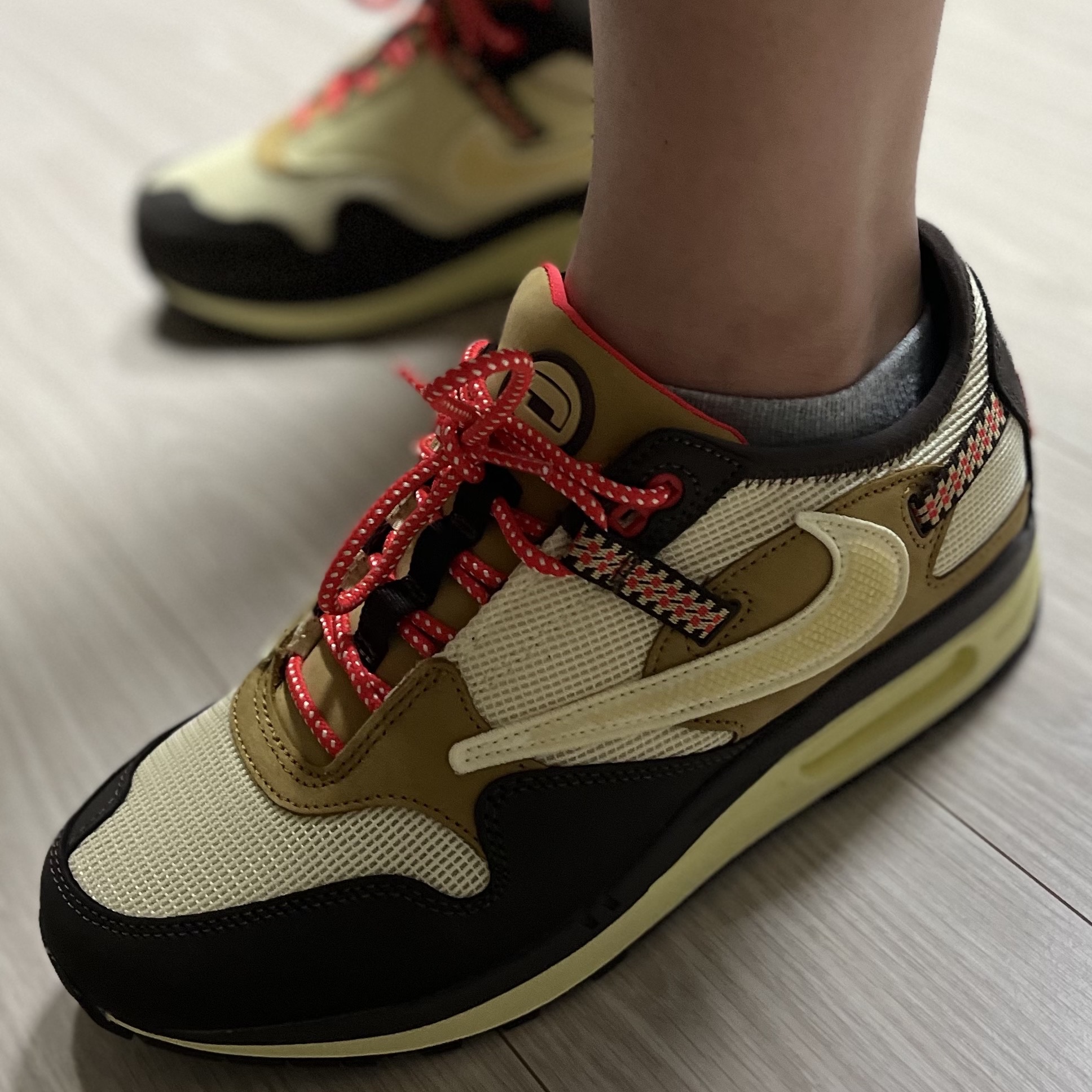 Nike x Travis Scott Air Max 1 Cact.us Brown 착용 스타일