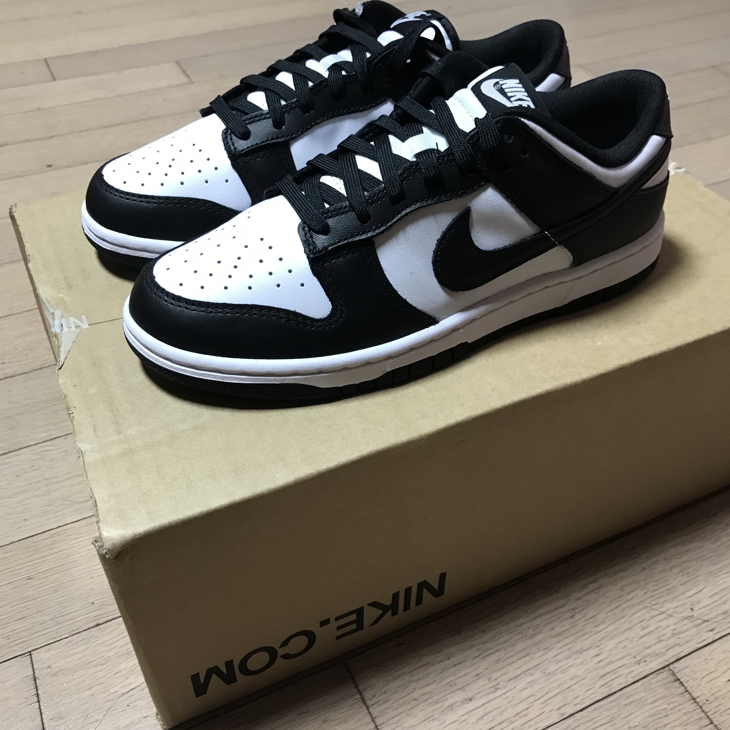 Nike Dunk Low Retro Black, Jordan 1 x Travis Scott x Fragment Retro Low OG SP Military Blue 착용 스타일 - 4