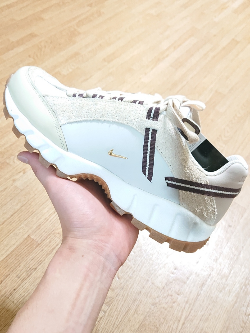 Nike x Jacquemus Air Humara LX Light Bone and Gold 착용 스타일