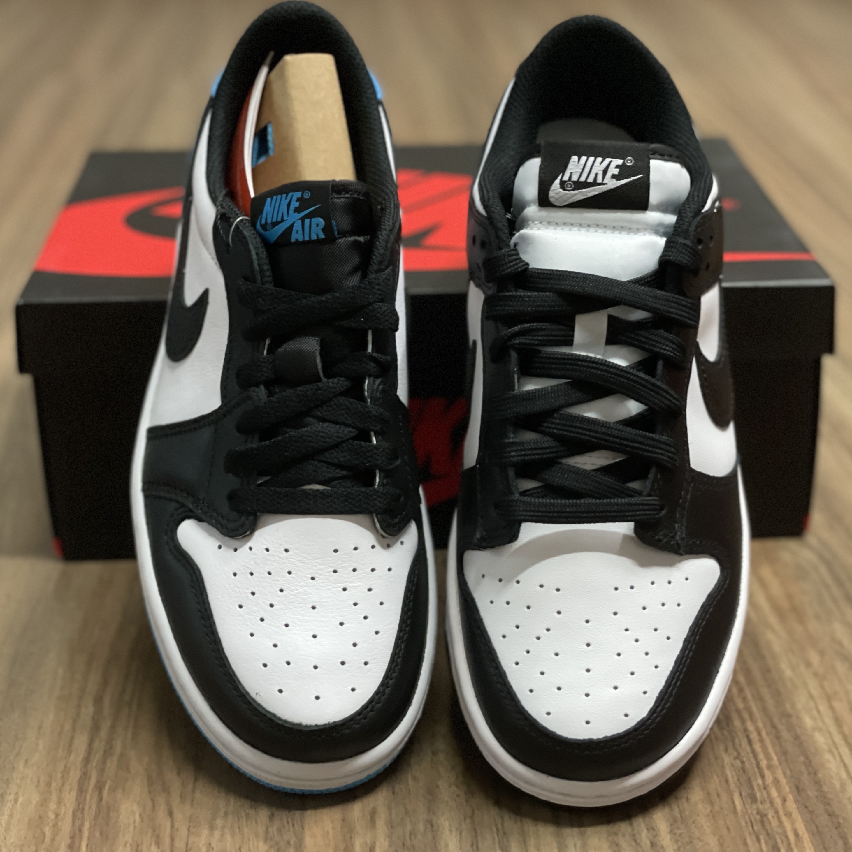 Nike Dunk Low Retro Black, Jordan 1 Retro Low OG Black and Dark Powder Blue 착용 스타일 - 2