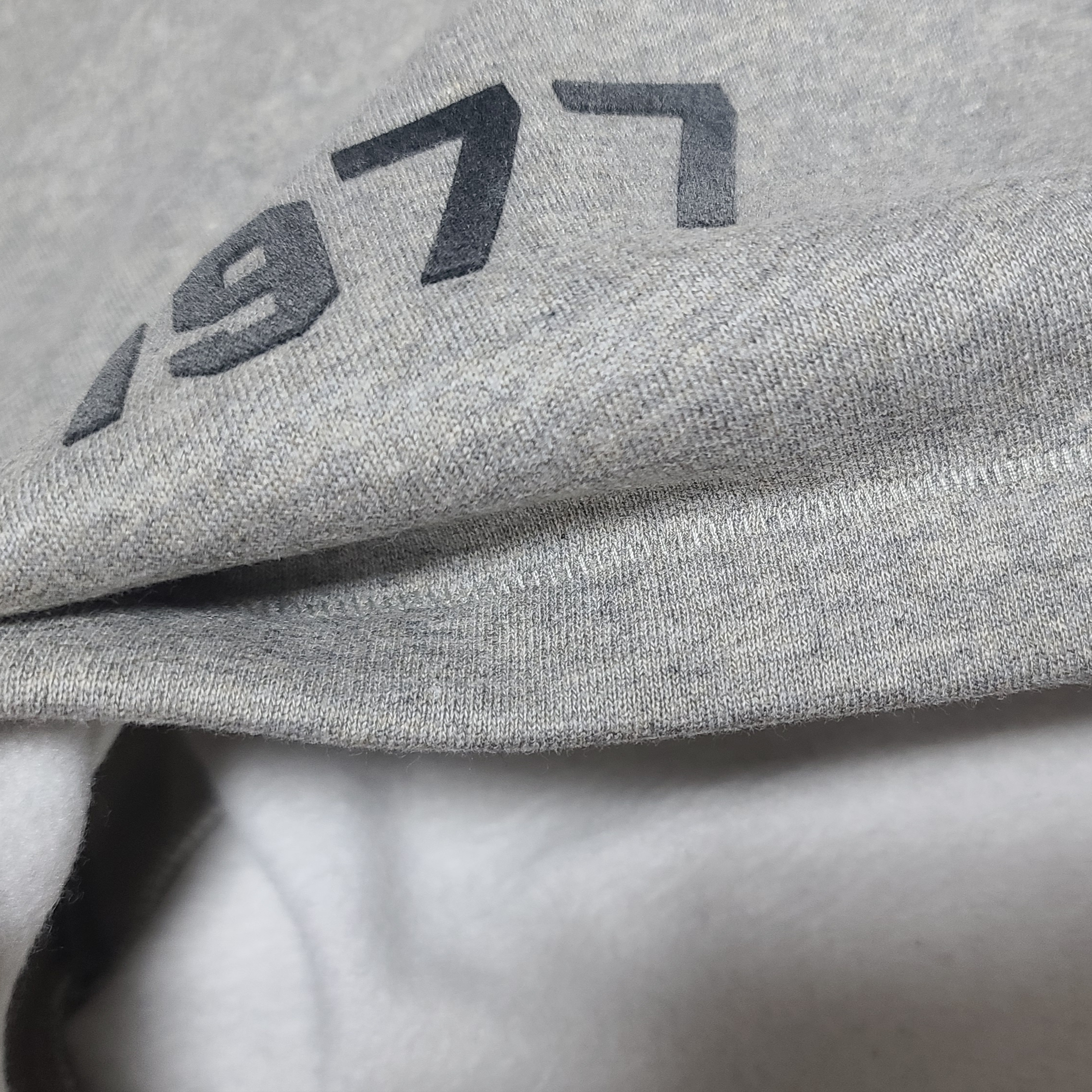 Essentials 1977 Shorts Dark Oatmeal - 22SS 착용 스타일