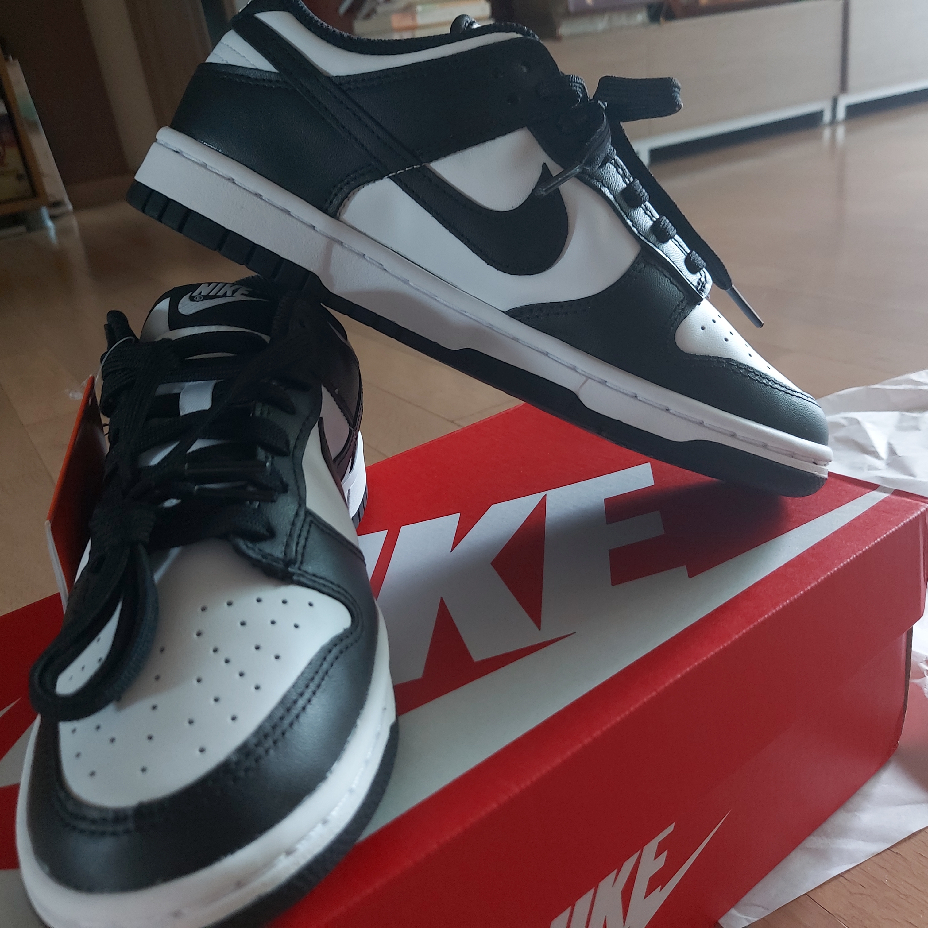 (W) Nike Dunk Low Black 착용 스타일 - 2