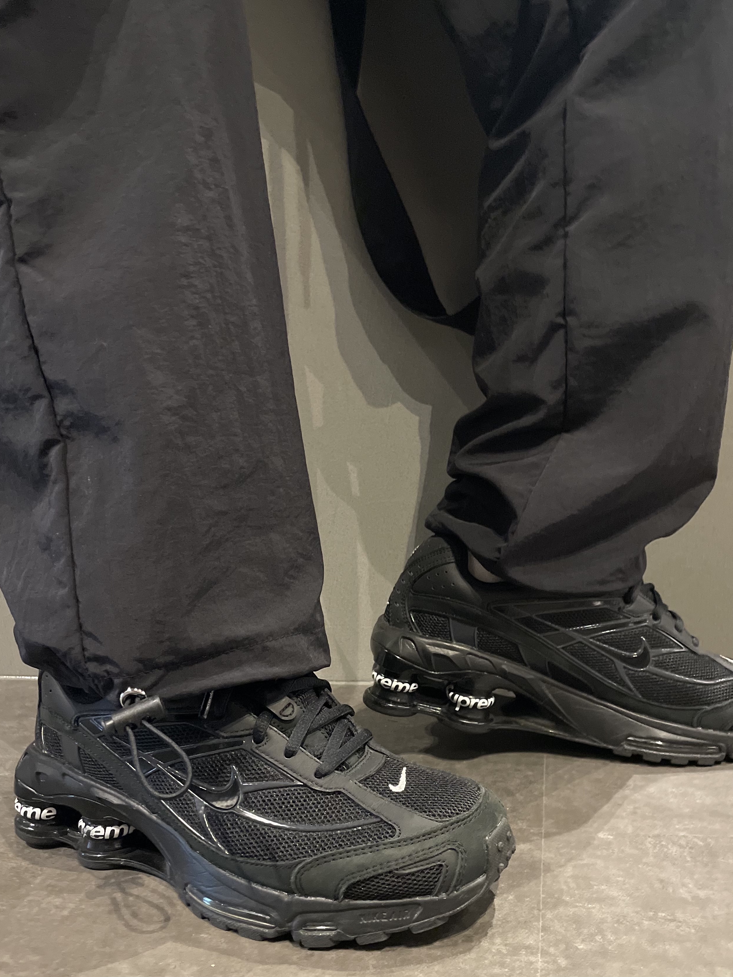 Nike x Supreme Shox Ride 2 SP Black 착용 스타일 - 3