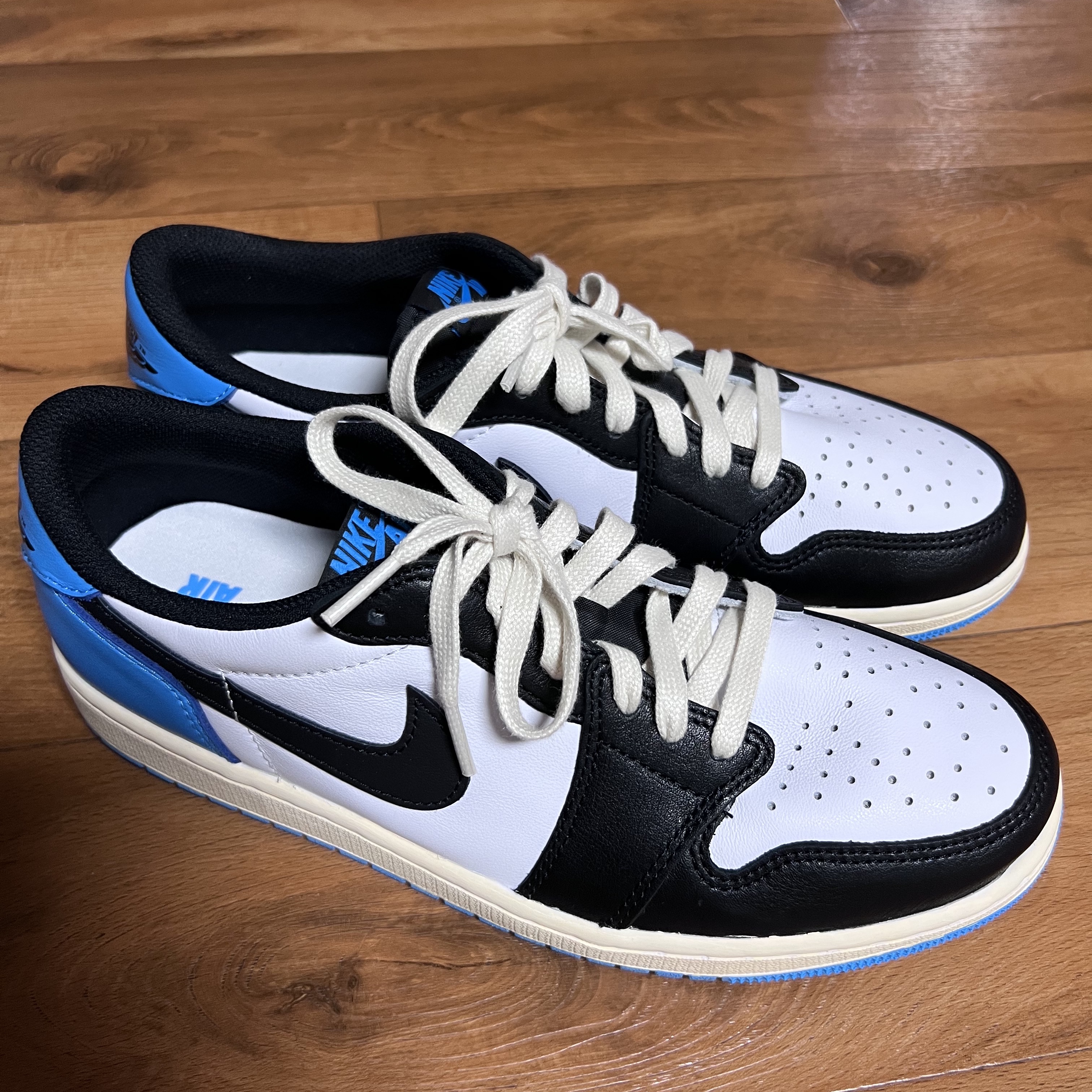 Jordan 1 Retro Low OG Black and Dark Powder Blue, (W) Jordan 1 Retro Low OG Black and Dark Powder Blue 착용 스타일 - 1